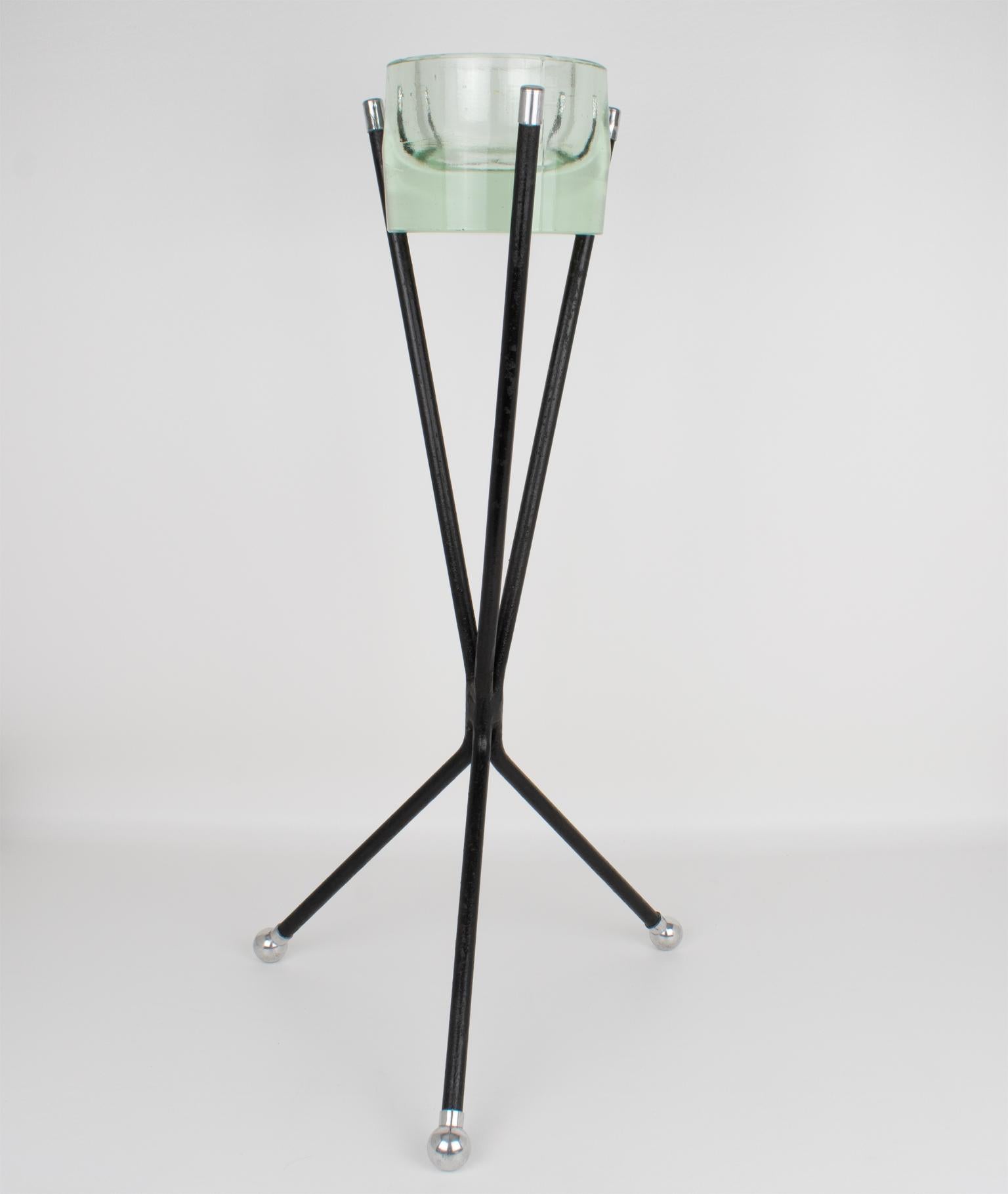 Aschenbecher Vide Poche Beistelltisch aus Metall und Glas aus der Jahrhundertmitte, um 1960 im Angebot 4