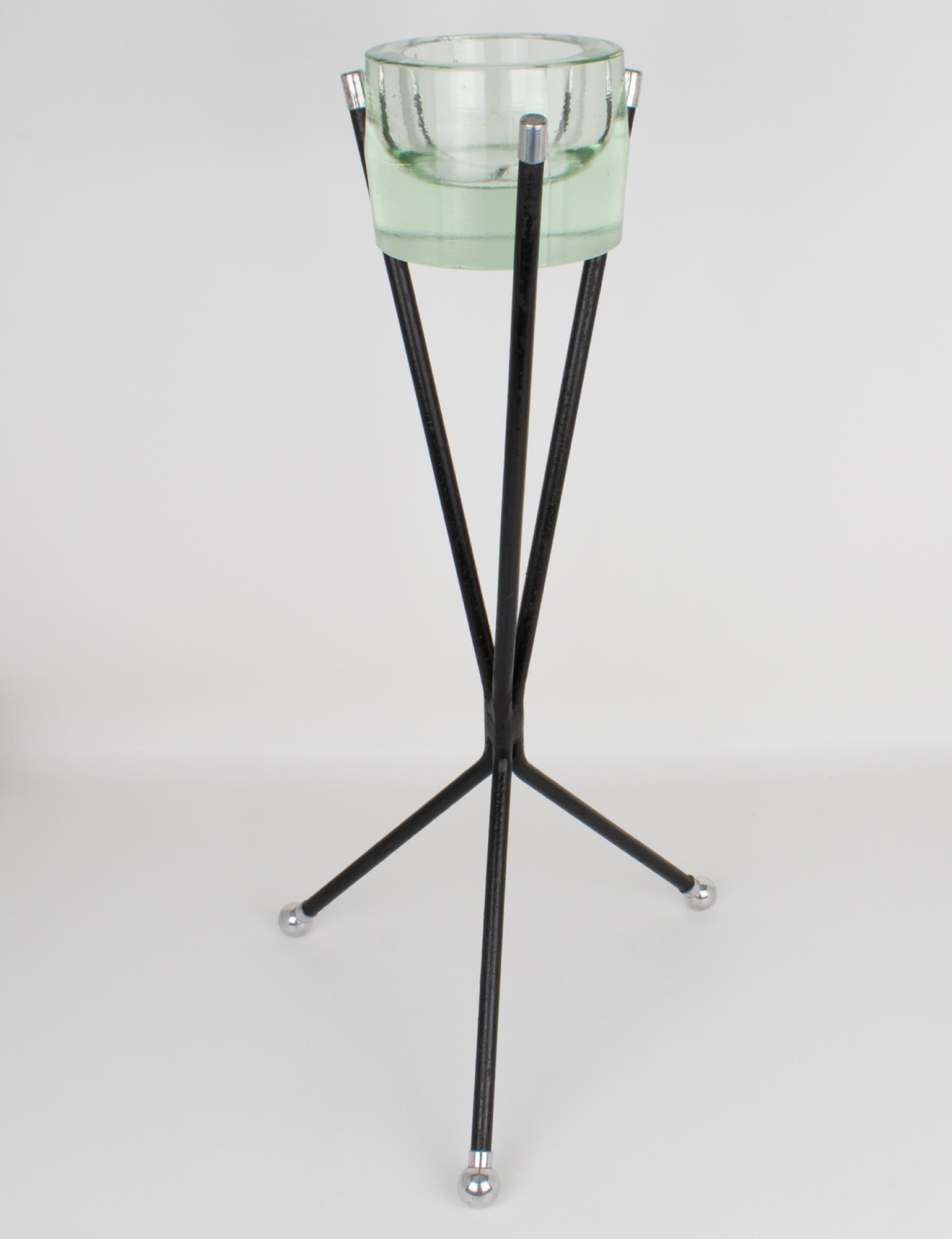Aschenbecher Vide Poche Beistelltisch aus Metall und Glas aus der Jahrhundertmitte, um 1960 im Angebot 7