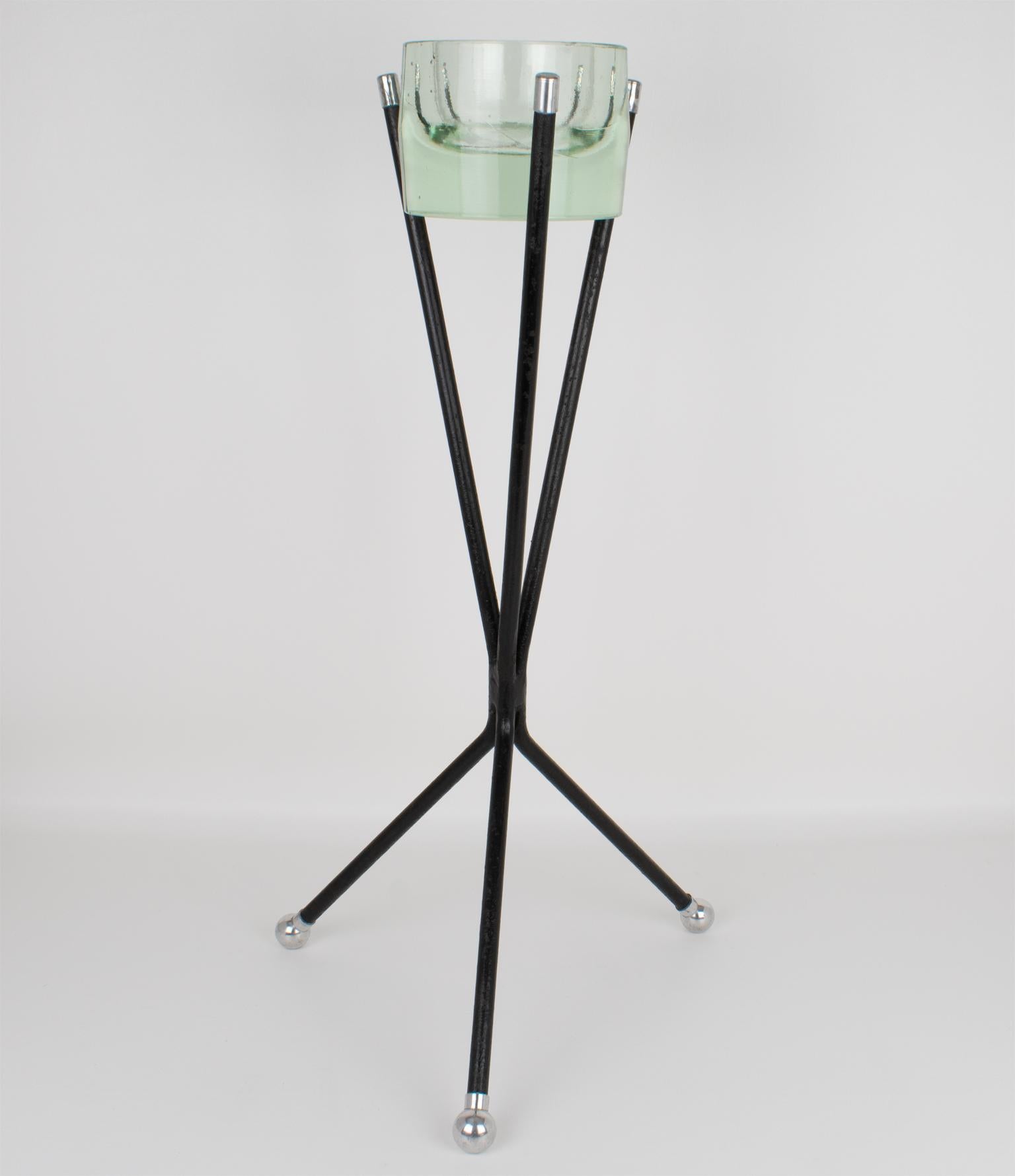 Aschenbecher Vide Poche Beistelltisch aus Metall und Glas aus der Jahrhundertmitte, um 1960 (Moderne der Mitte des Jahrhunderts) im Angebot