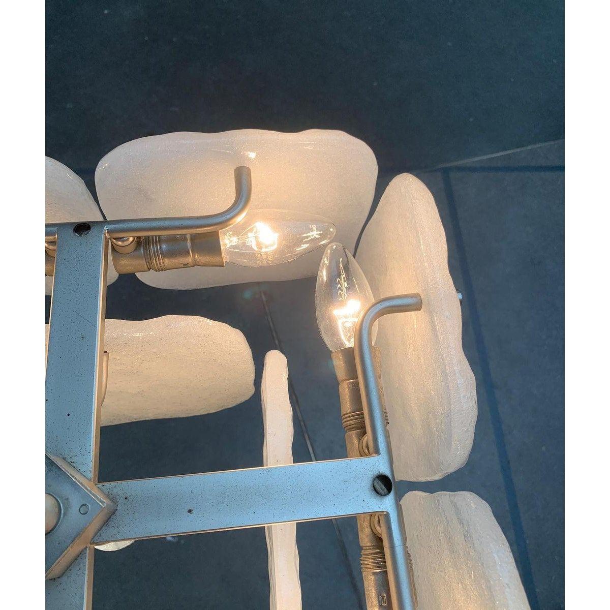 Lampadario Bernstein di Kalmar, in metallo e vetro, della metà del secolo. in vendita 3