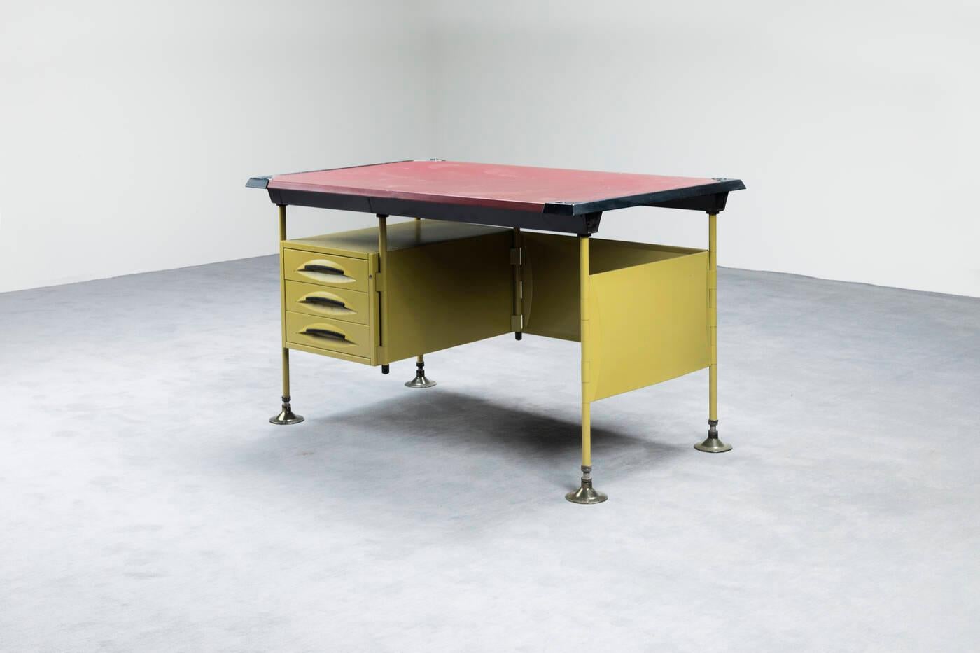 ‘Spazio’ series’ desk by Studio BBPR for Olivetti
Lacquered metal, leatherette, black plastic details.
Manufactured in Italy, 1961

Measures: Width 130 x Depth 80 x Height 80 Cm.