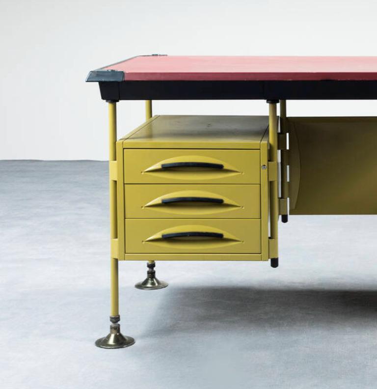 Mid-Century Modern Mid-Century Metal and Leatherette Desk, Spazio Series, BBPR for Olivetti, Italy For Sale