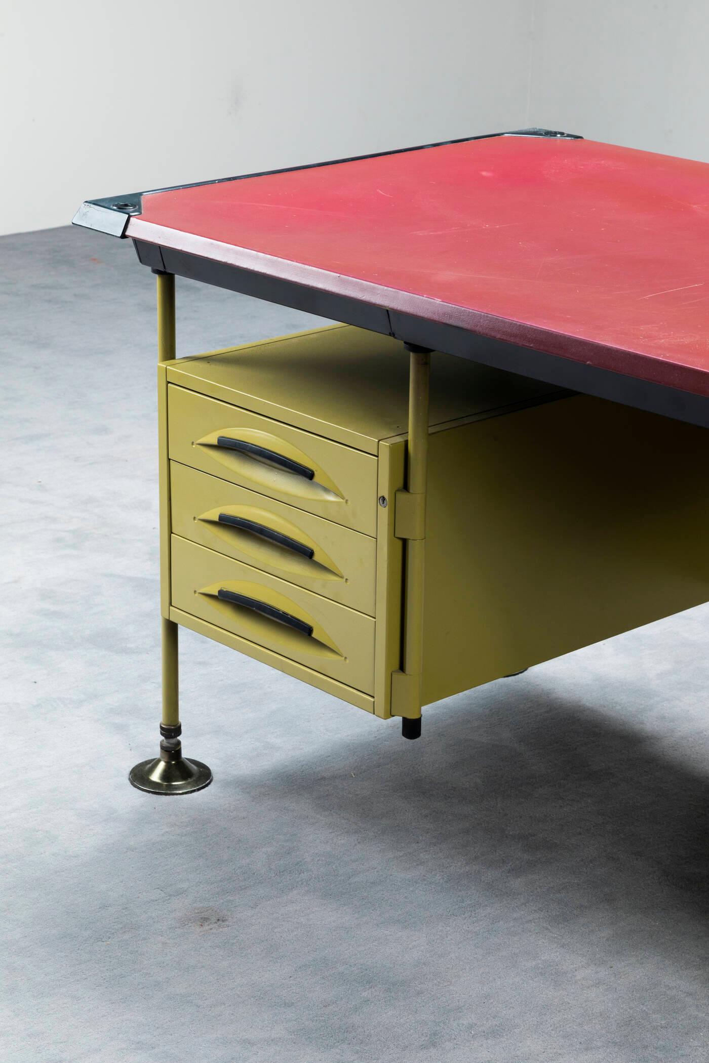 Italian Mid-Century Metal and Leatherette Desk, Spazio Series, BBPR for Olivetti, Italy For Sale