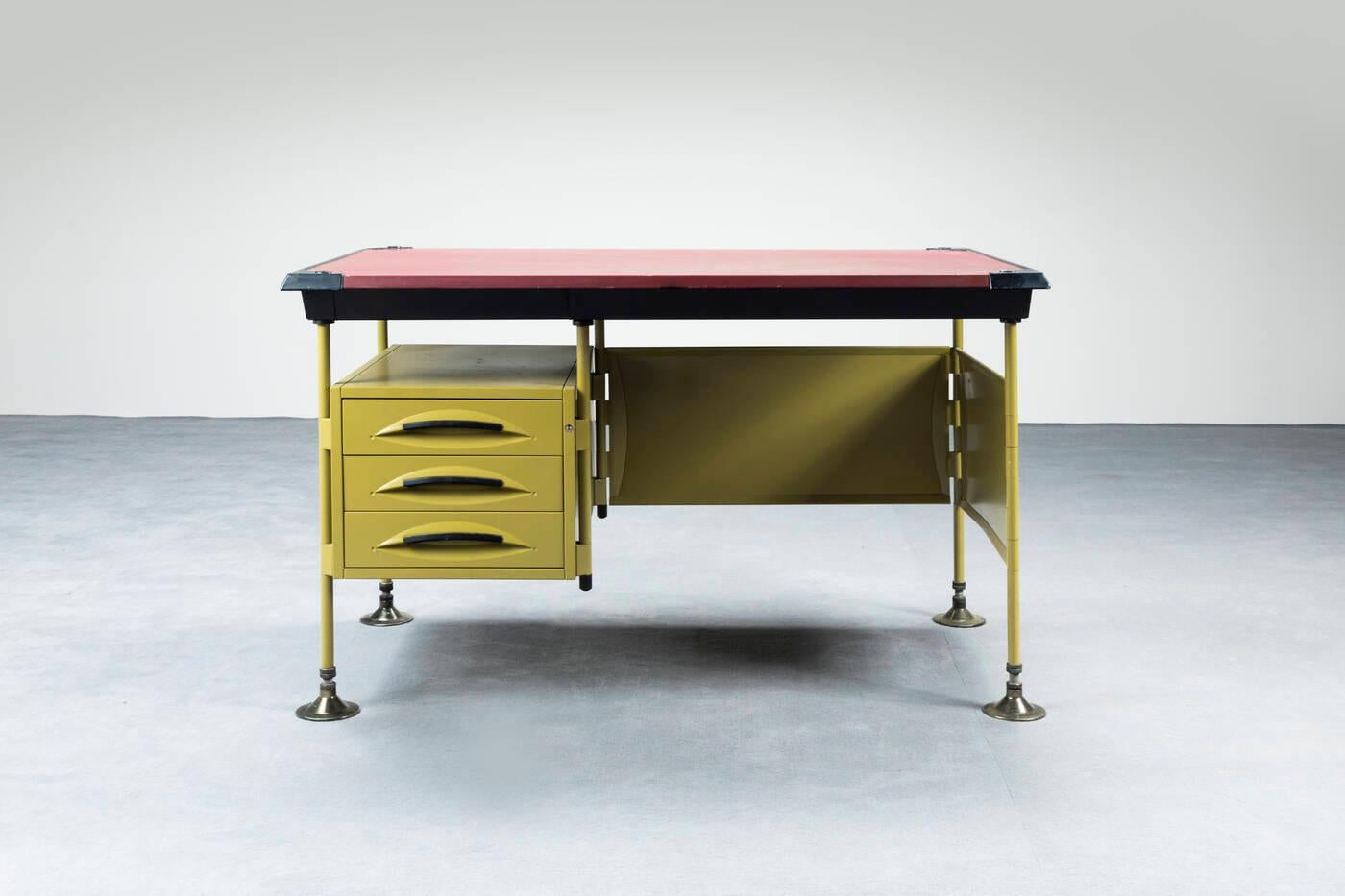 Mid-20th Century Mid-Century Metal and Leatherette Desk, Spazio Series, BBPR for Olivetti, Italy For Sale