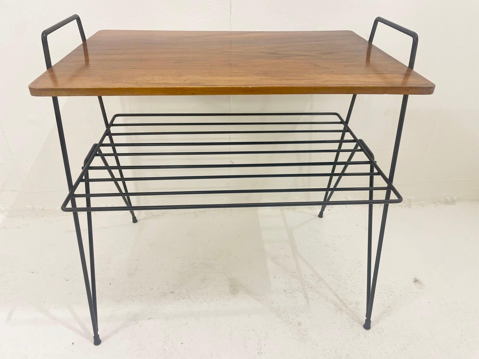Mid-Century Metal and Wood Coffee Table with Magazine Holder, Italy, 1950s In Good Condition For Sale In Brussels, BE