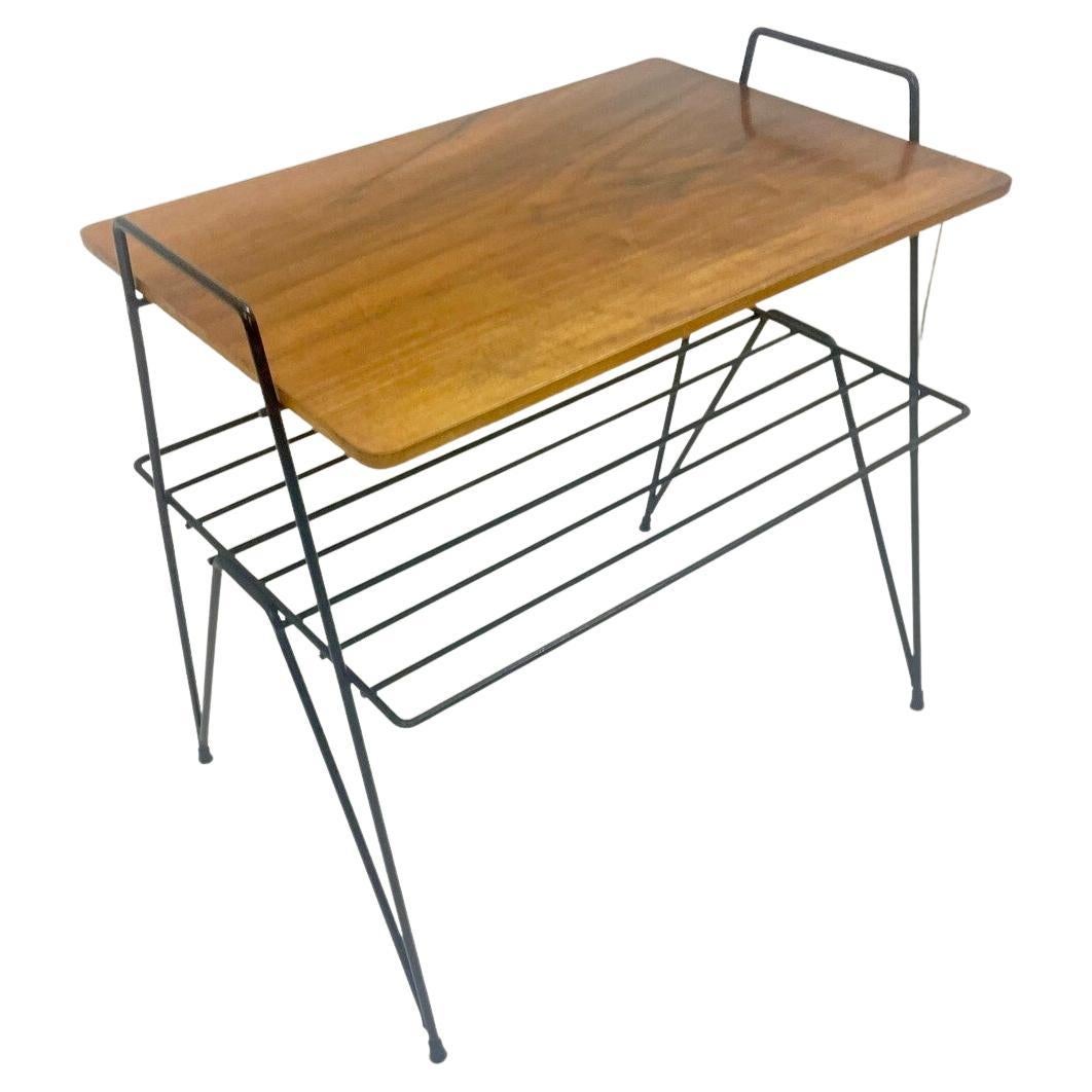 Table basse en métal et bois du milieu du siècle avec porte-revues, Italie, années 1950 en vente