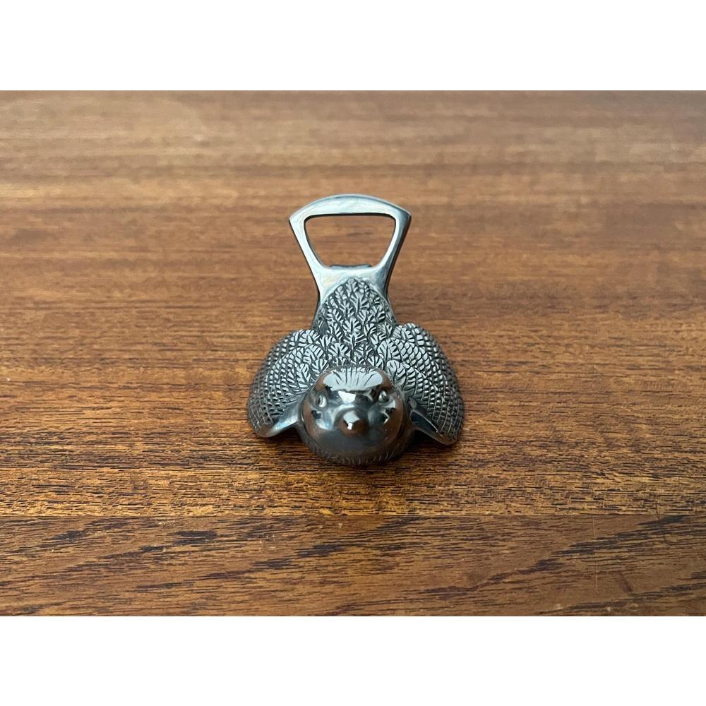 Allemand Ouvre-bouteille oiseau en métal du milieu du siècle, années 1960 en vente