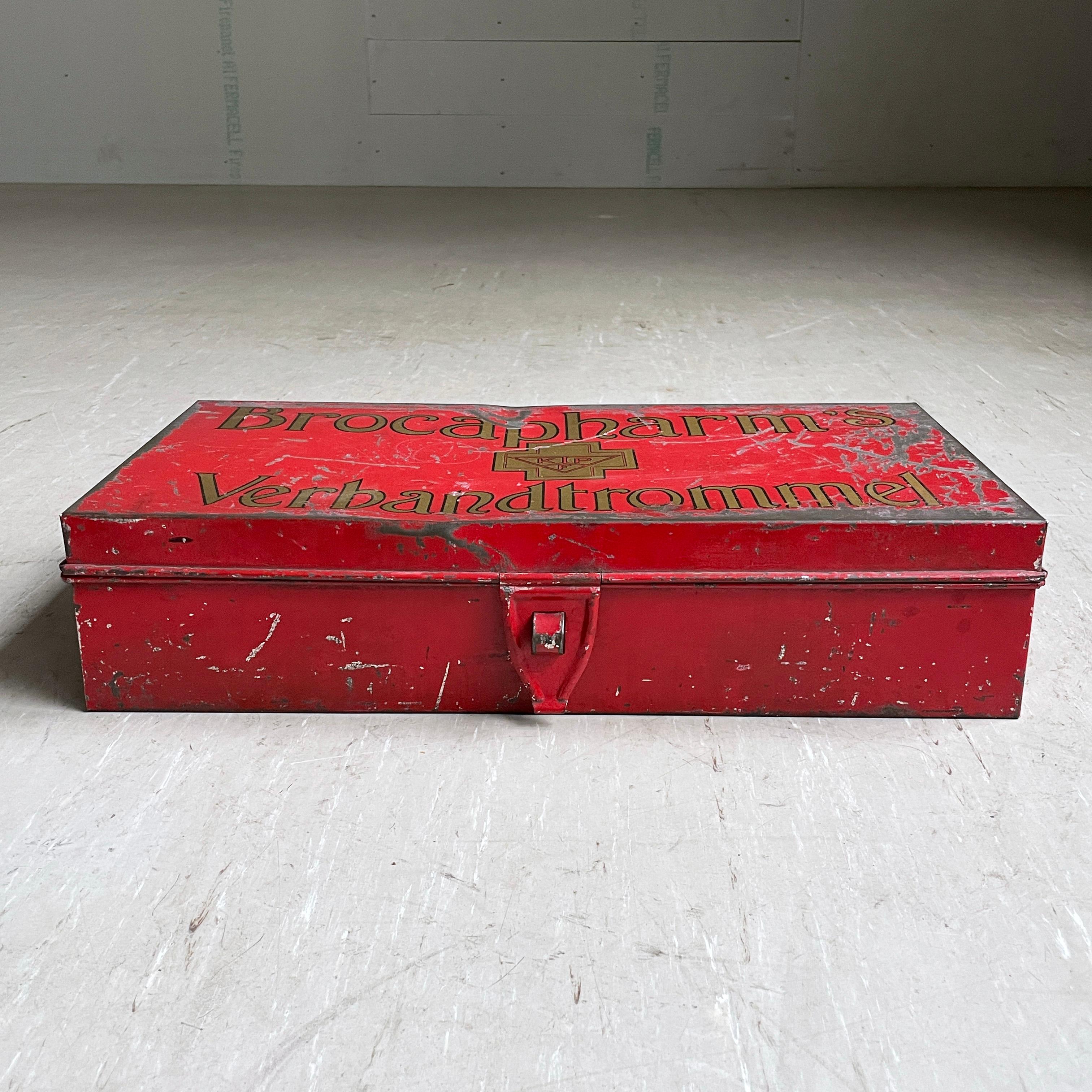 Mid Century metal Brocapharms Verbandtrommel Apothecary Box In Fair Condition For Sale In Bern, CH