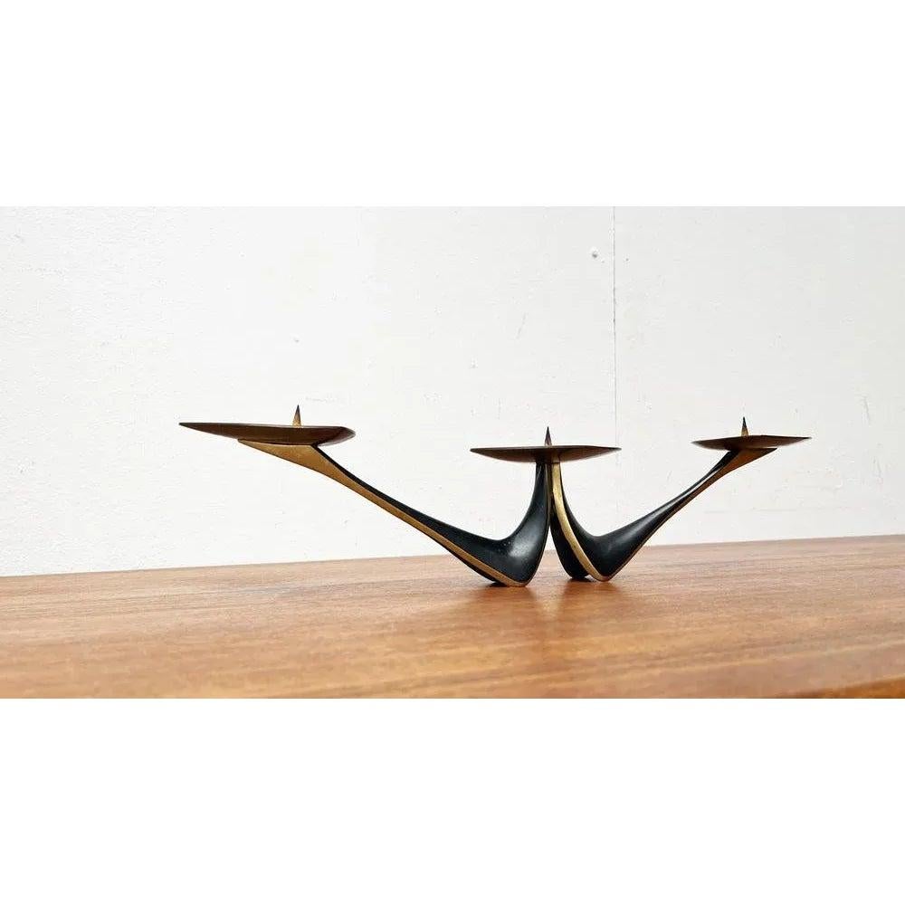 Portacandele tedesco di metà secolo in metallo di Klaus Ullrich per Faber & Schumacher, anni '50, in ottime condizioni. Progettato dal 1950 al 1959 prove ufficiali di autenticità come cataloghi d'epoca, dischi di design.

Informazioni