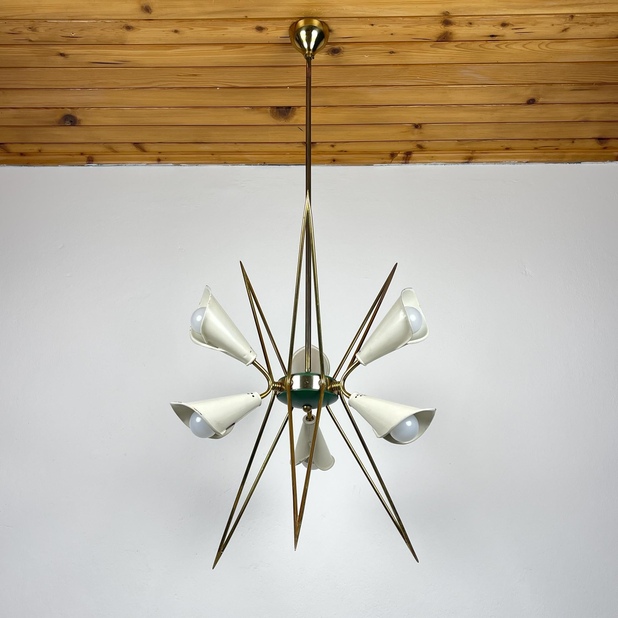 Mid-Century moderno Lampadario in metallo di metà secolo in stile Stilnovo, Italia anni '70 in vendita