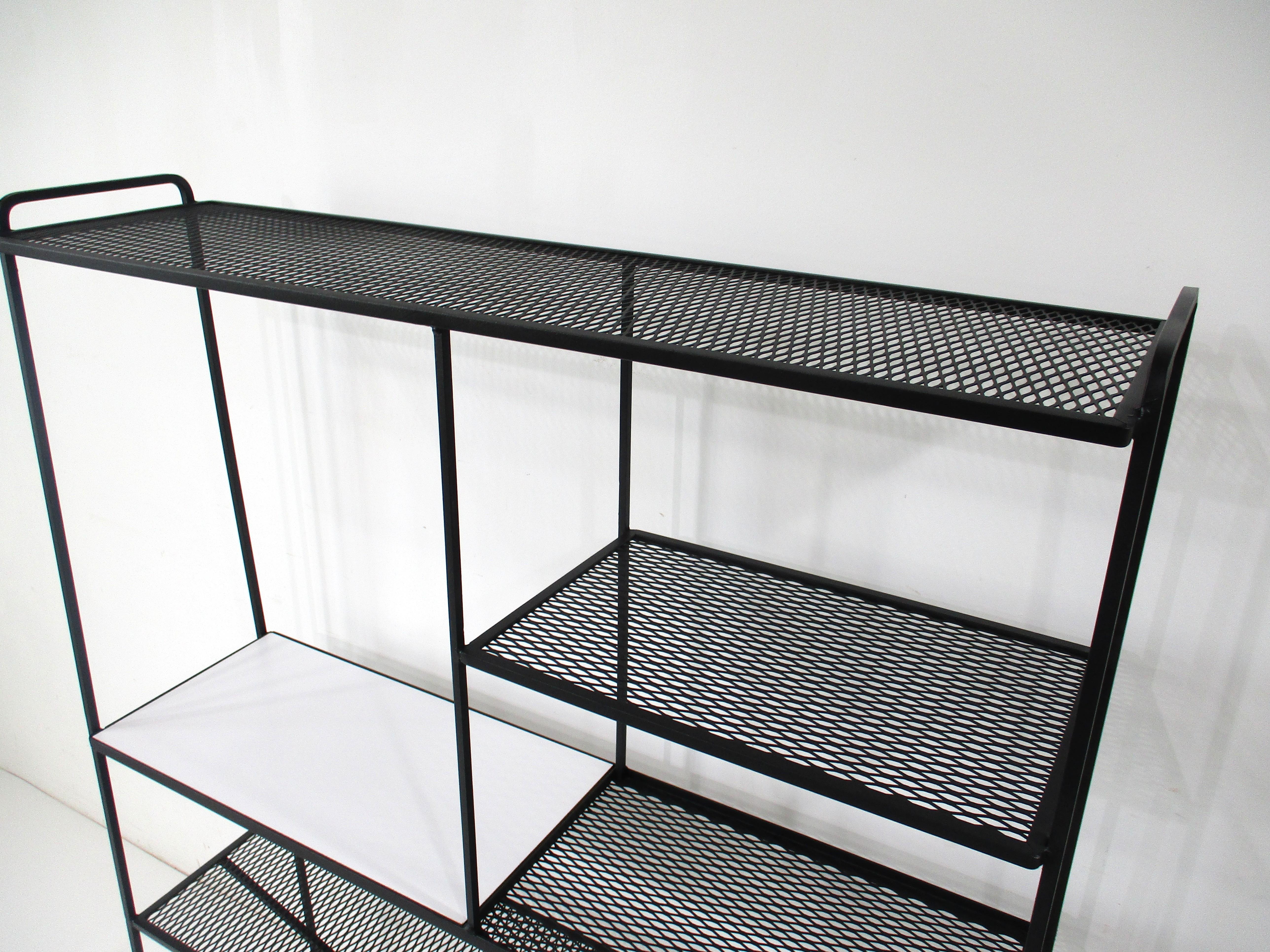 XX secolo Etagere in metallo del Mid Century in stile Weinberg / Mategot in vendita