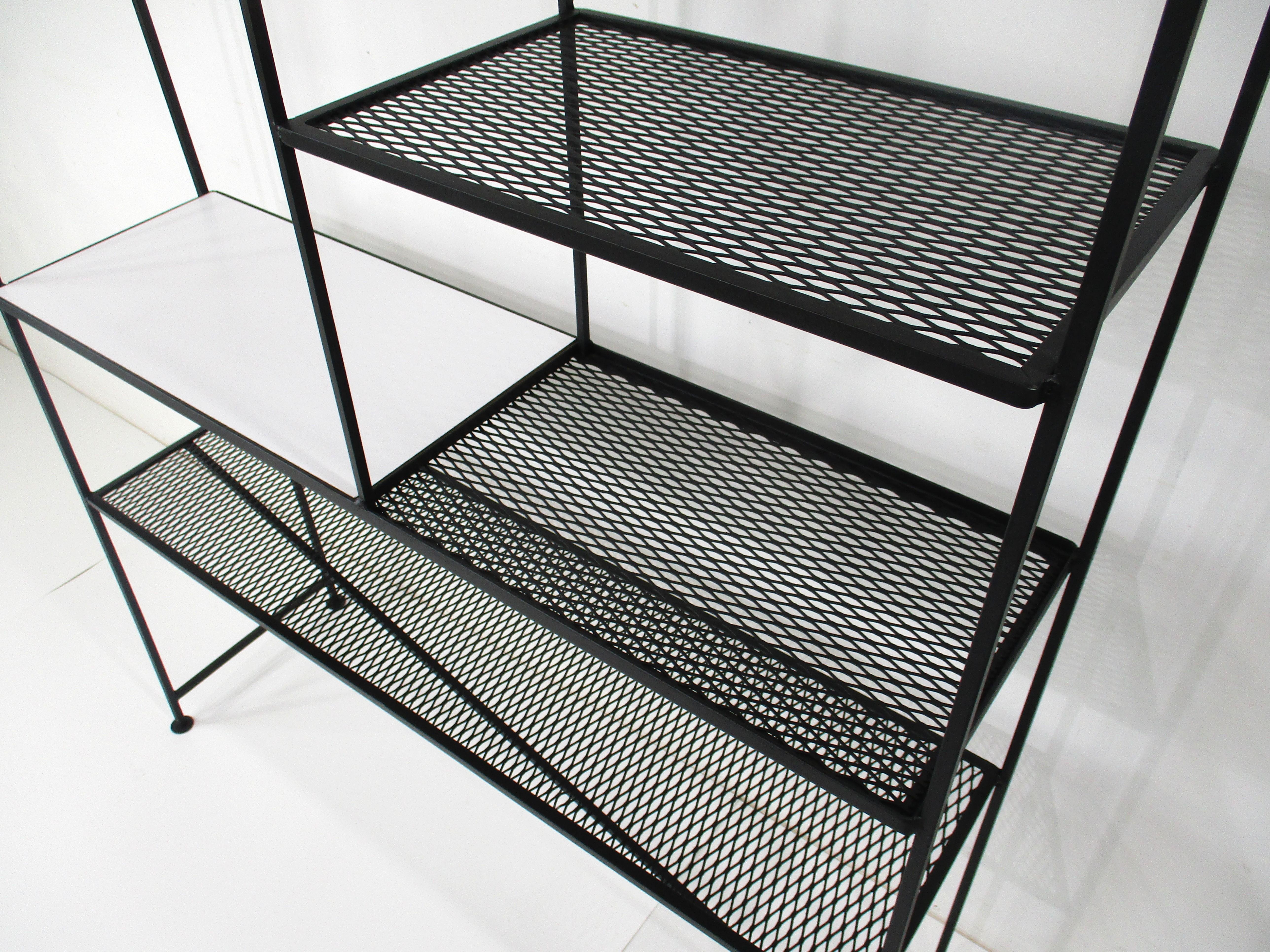 Acciaio Etagere in metallo del Mid Century in stile Weinberg / Mategot in vendita