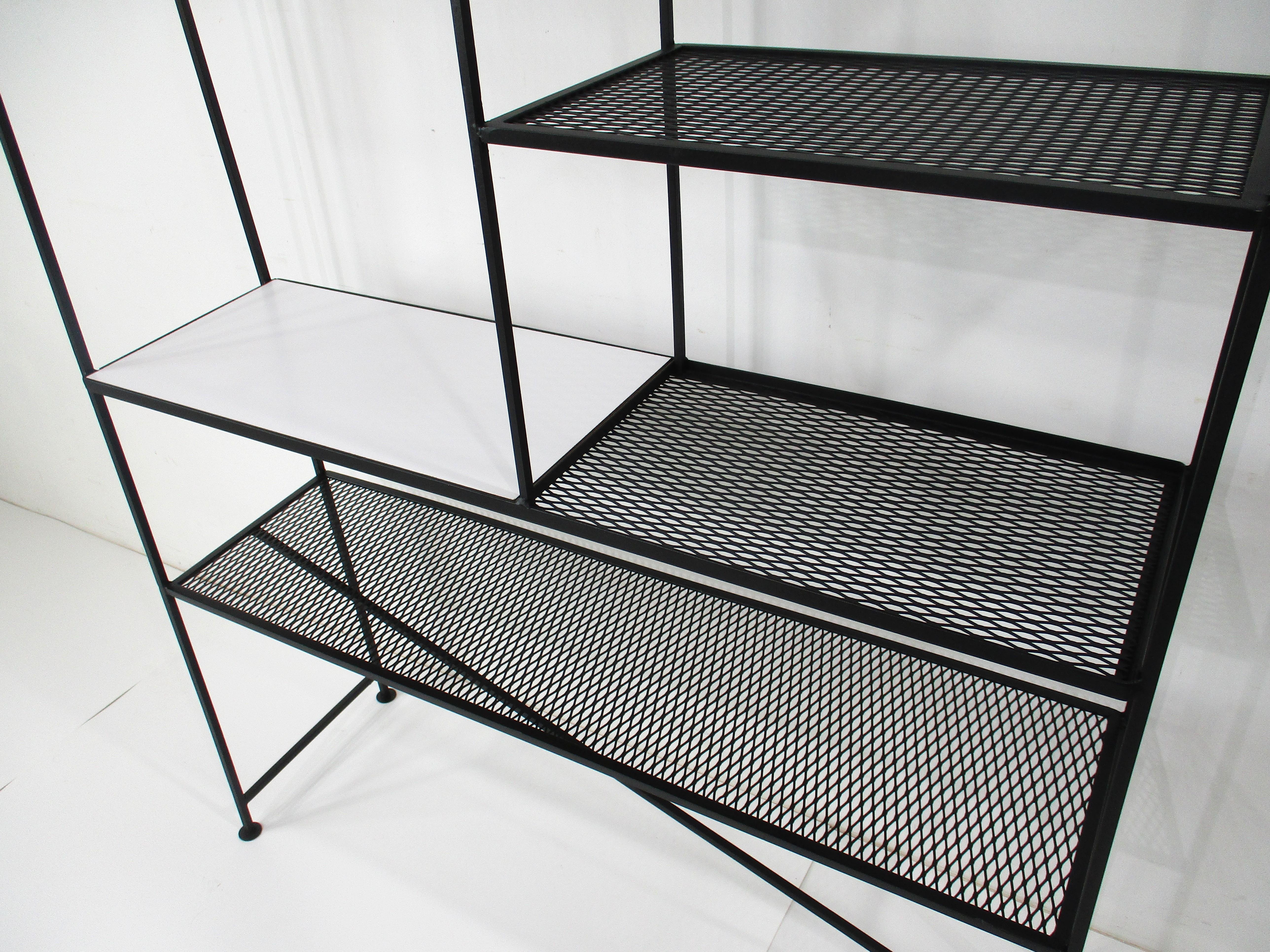 Etagere in metallo del Mid Century in stile Weinberg / Mategot in vendita 1