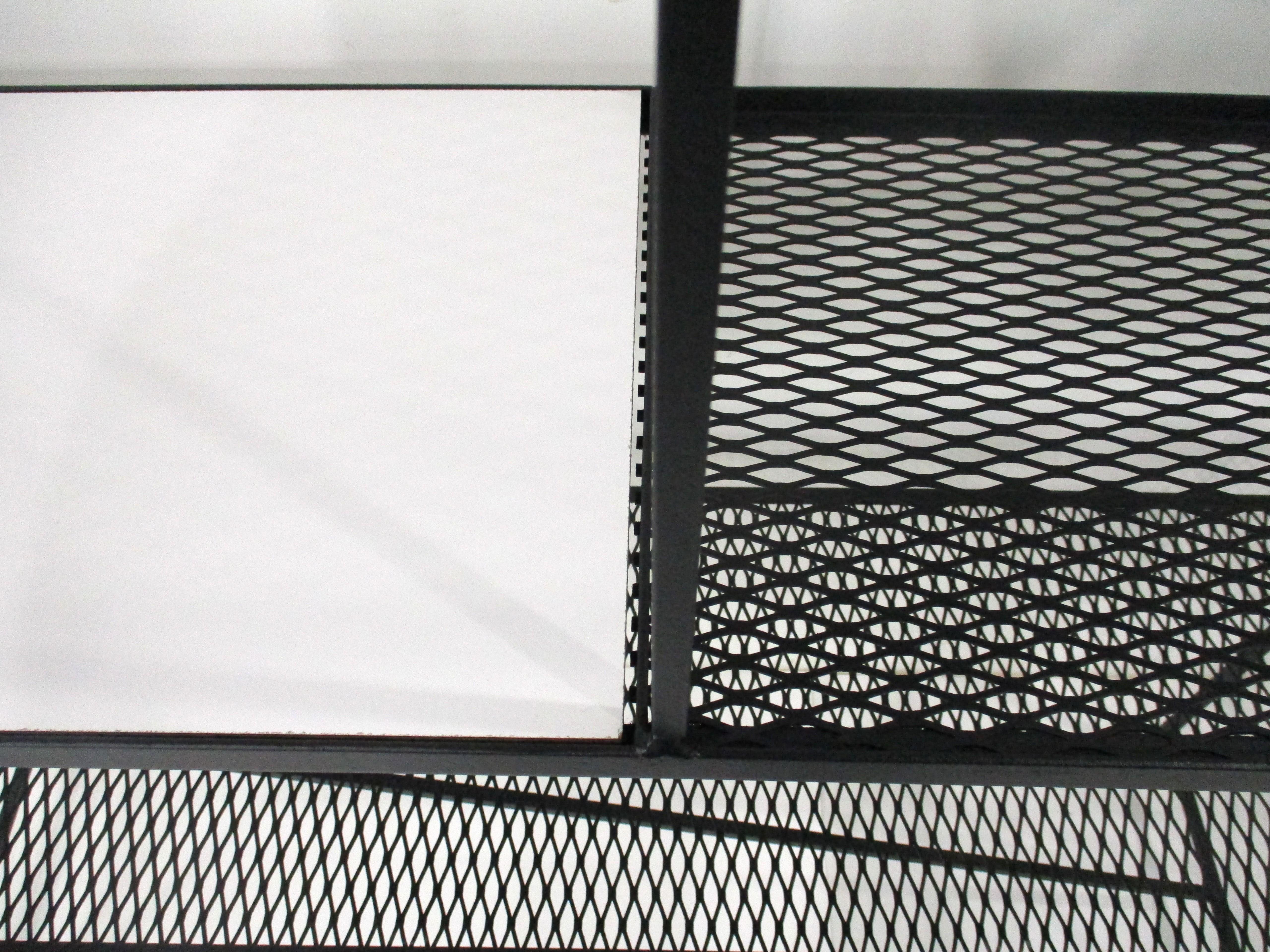 Etagere in metallo del Mid Century in stile Weinberg / Mategot in vendita 2