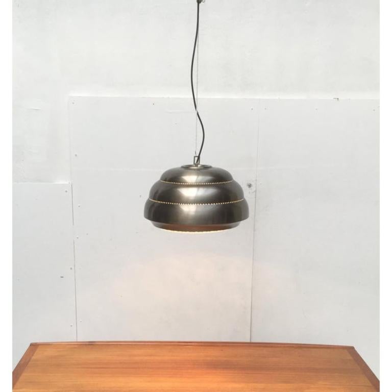 Lampada a sospensione in metallo e vetro di metà secolo, anni '60 In condizioni buone in vendita a Hamburg, DE