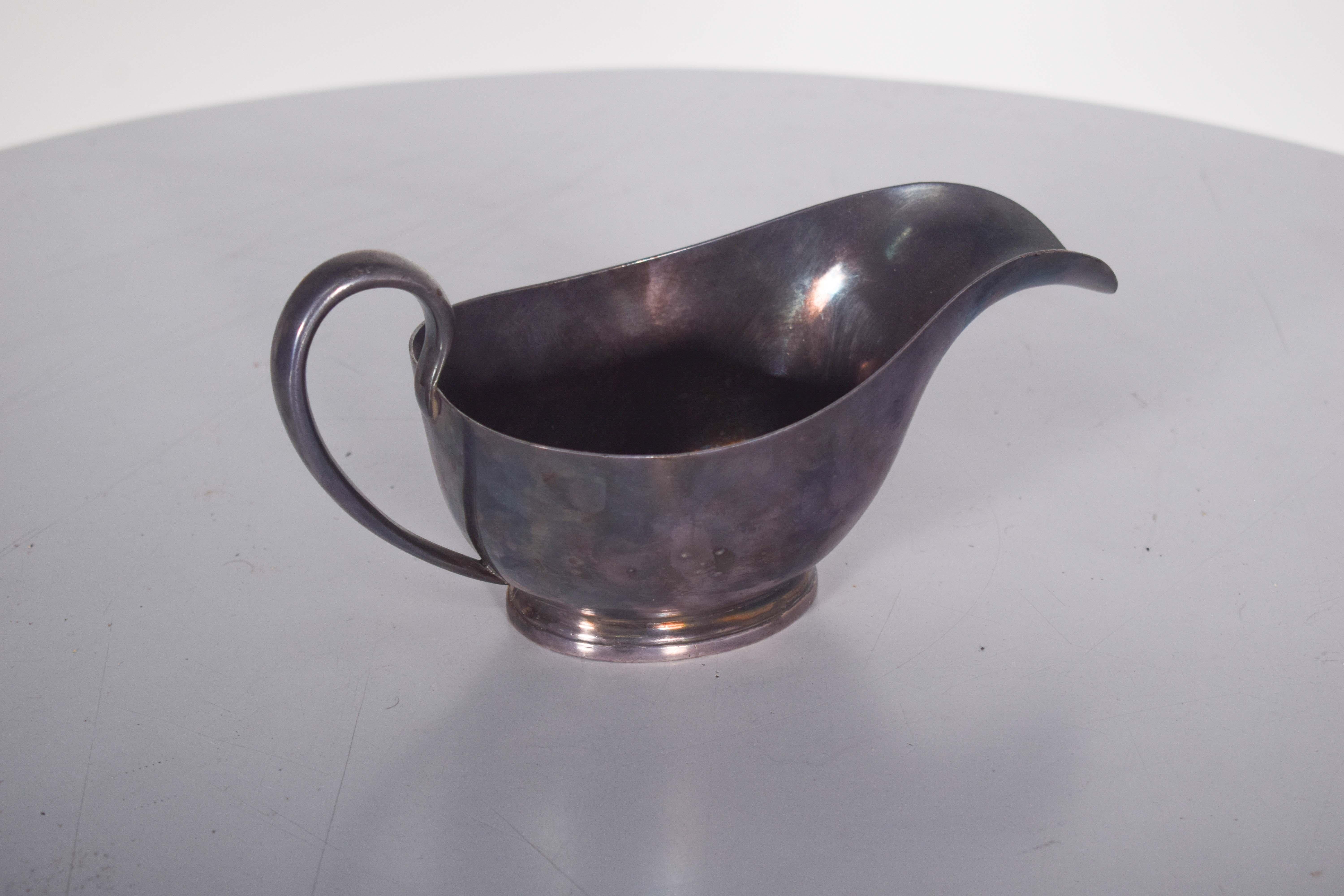 Mid-Century Modern Boat à sauce en métal du milieu du siècle avec base ovale en vente