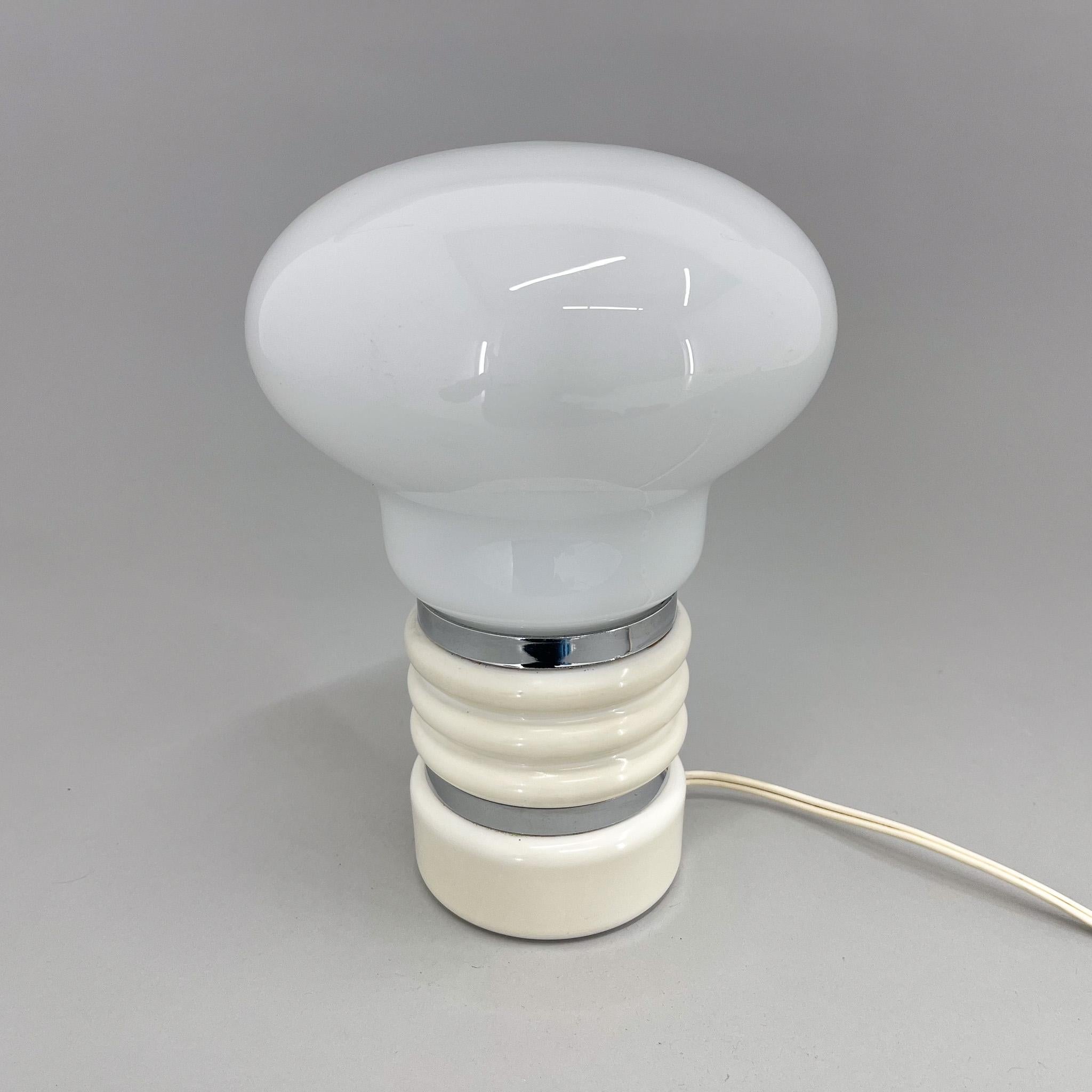 Vintage white table or bedside lamp made of metal and chrome with milk glass lamp shade. Produced in Italy in the 1970's. 
Bulb: 1x E14. US plug adapter included.