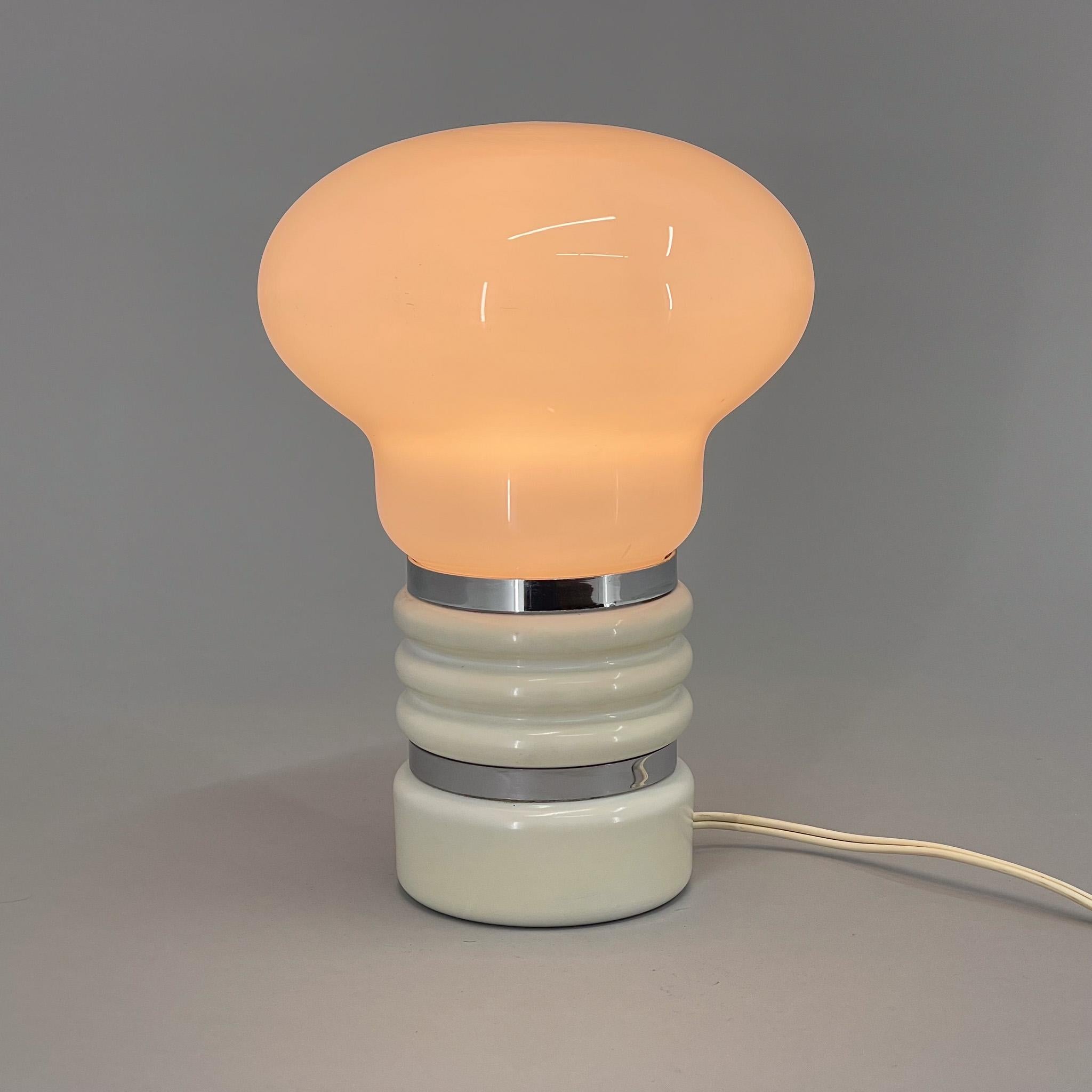 Métal Lampe de table en métal et verre au lait du milieu du siècle, Italie  en vente
