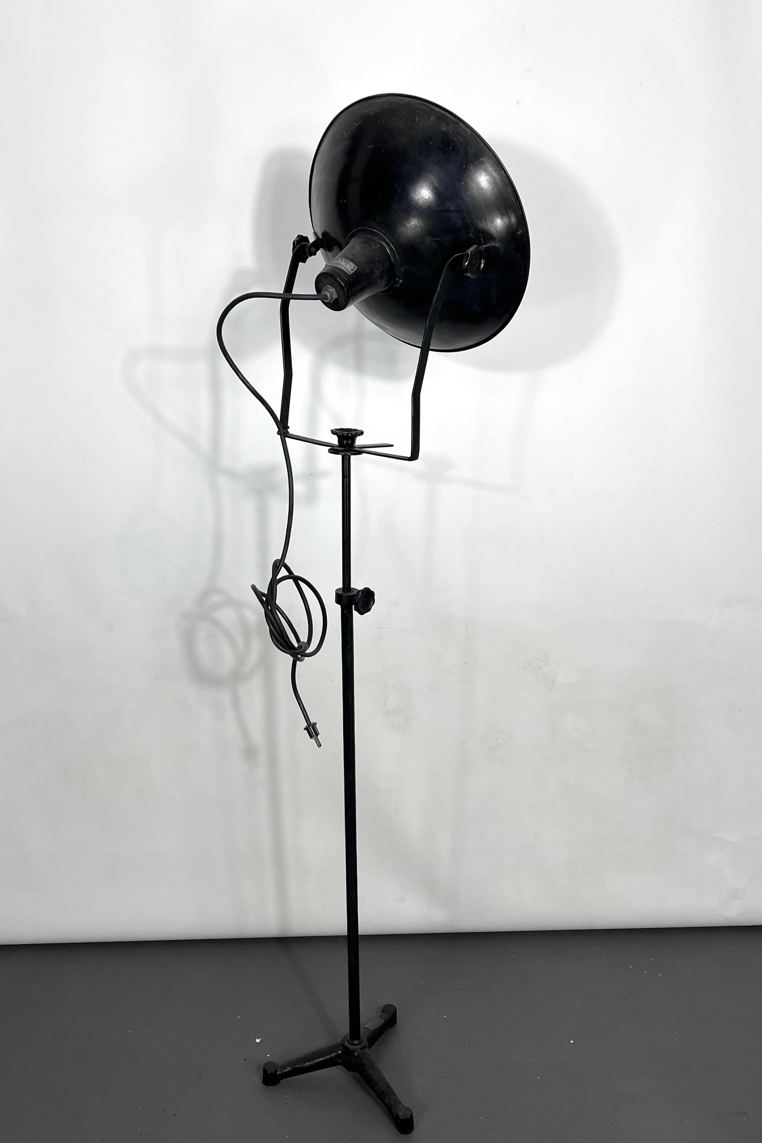 Mid-Century Metal Studio Photographer Lamp, Italy 1940s For Sale 1