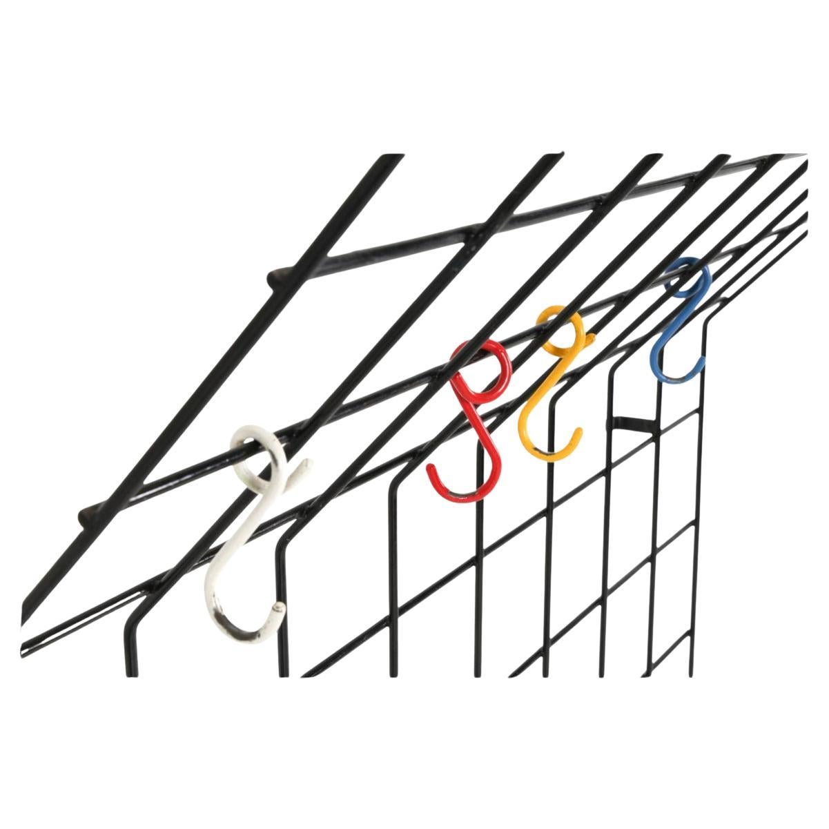 Metallgitterwandgarderobe aus der Mitte des Jahrhunderts von Karl Fichtel (Moderne der Mitte des Jahrhunderts)