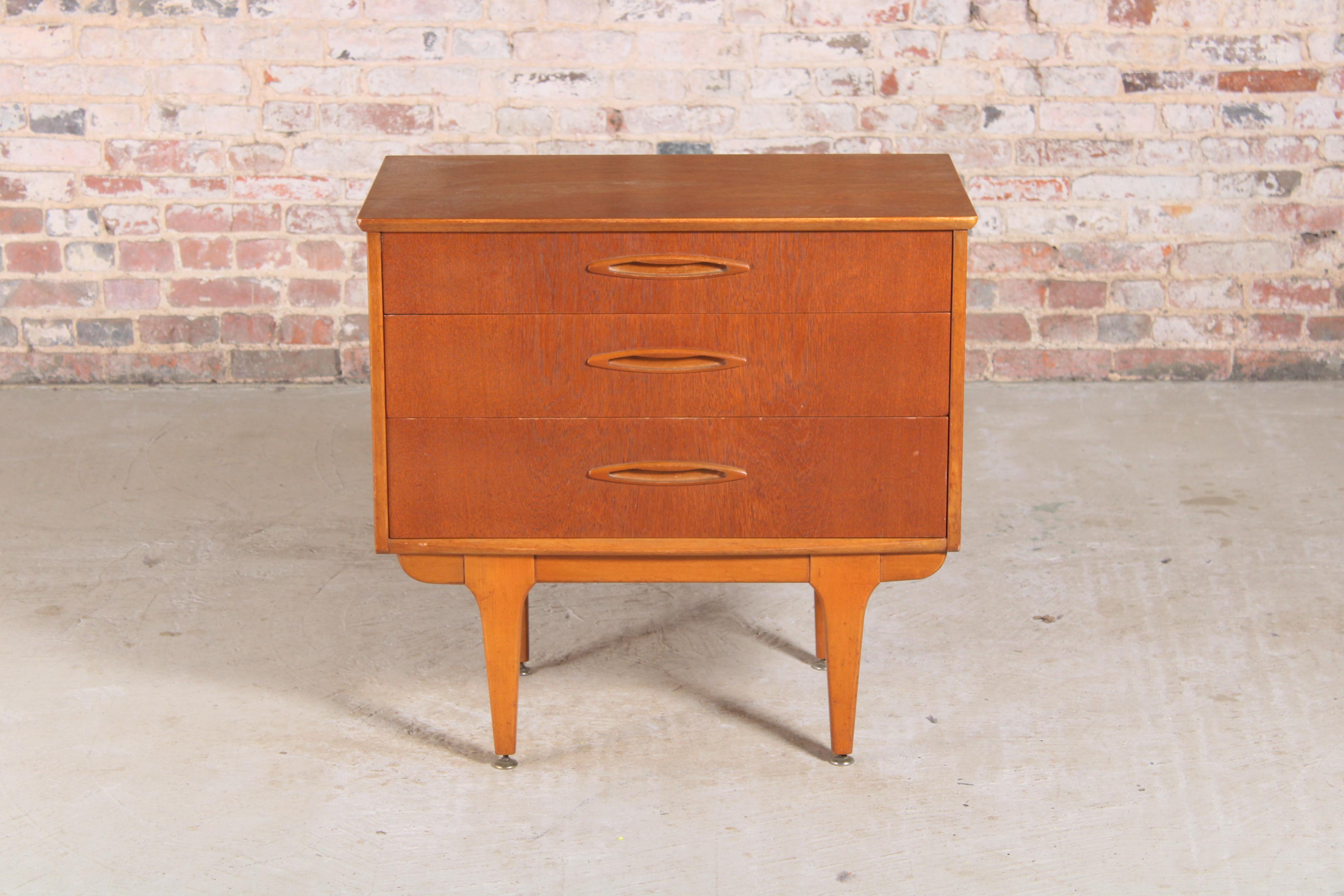 Mid Century metamorphic chest of drawers by Jentique, England, circa 1960s. The top pulls out to reveal a storage compartment.

Dimensions: 78 W x 45 D x 74 H cm.