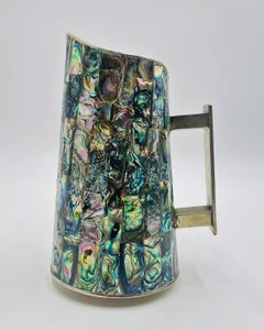 Jarra de agua mexicana de mediados de siglo con incrustaciones de abulón y plata de alpaca, años 50