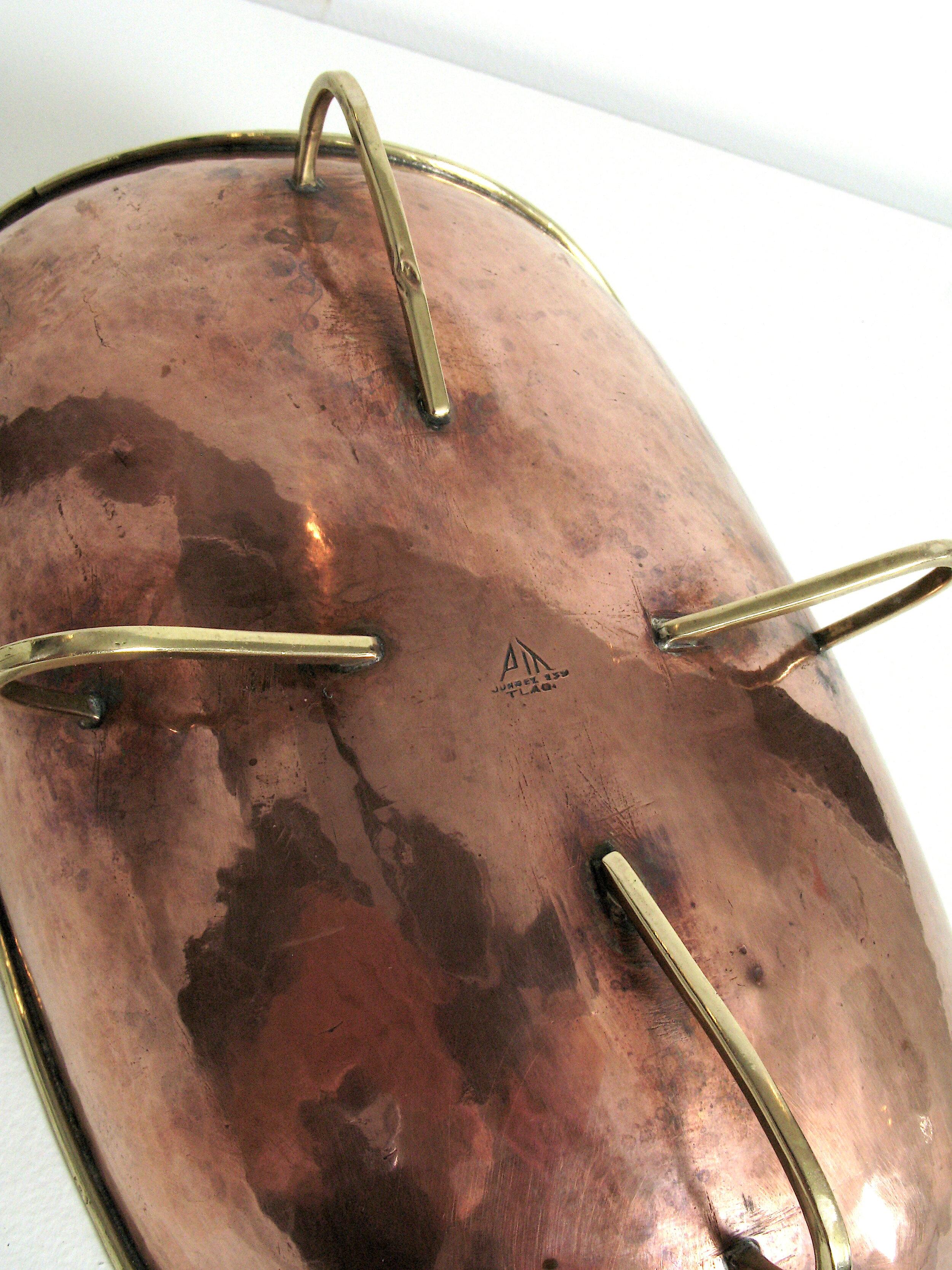 Mid Century Mexican Copper and Brass Dish In Good Condition For Sale In Montréal, QC