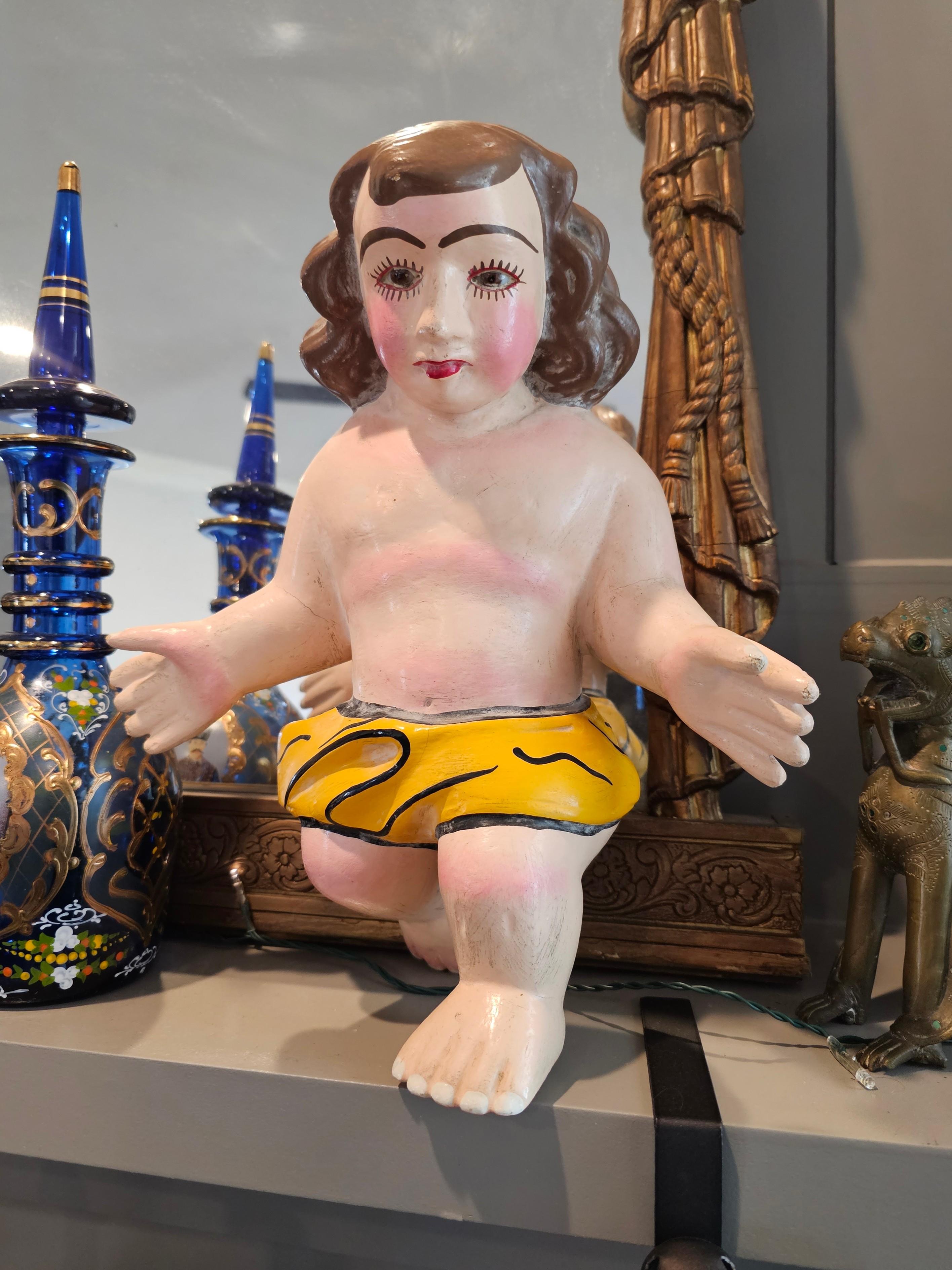 Paire de figurines de bébé Christ peintes en polychromie et sculptées, art populaire mexicain du milieu du siècle en vente 6