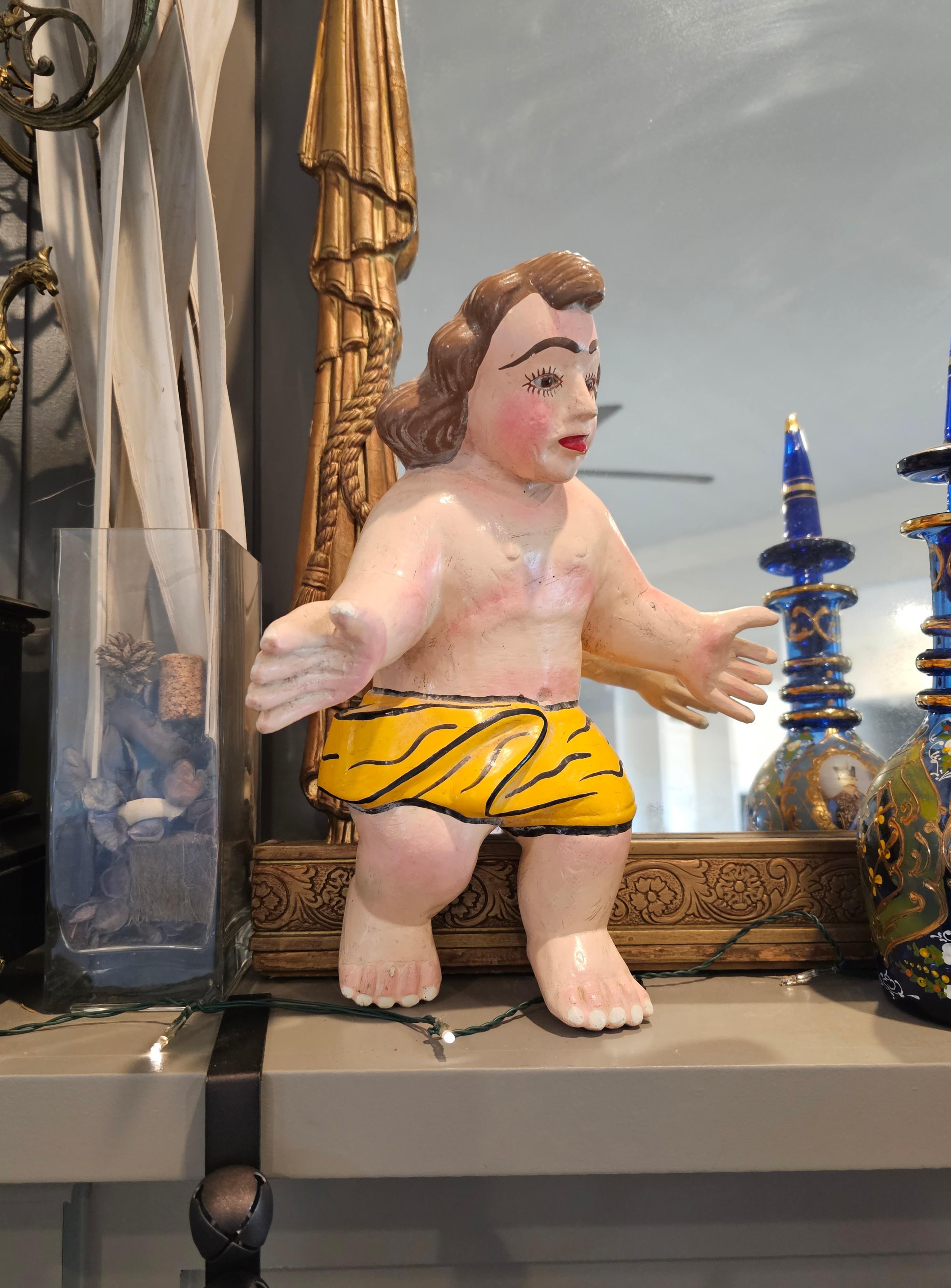 Paire de figurines de bébé Christ peintes en polychromie et sculptées, art populaire mexicain du milieu du siècle en vente 9
