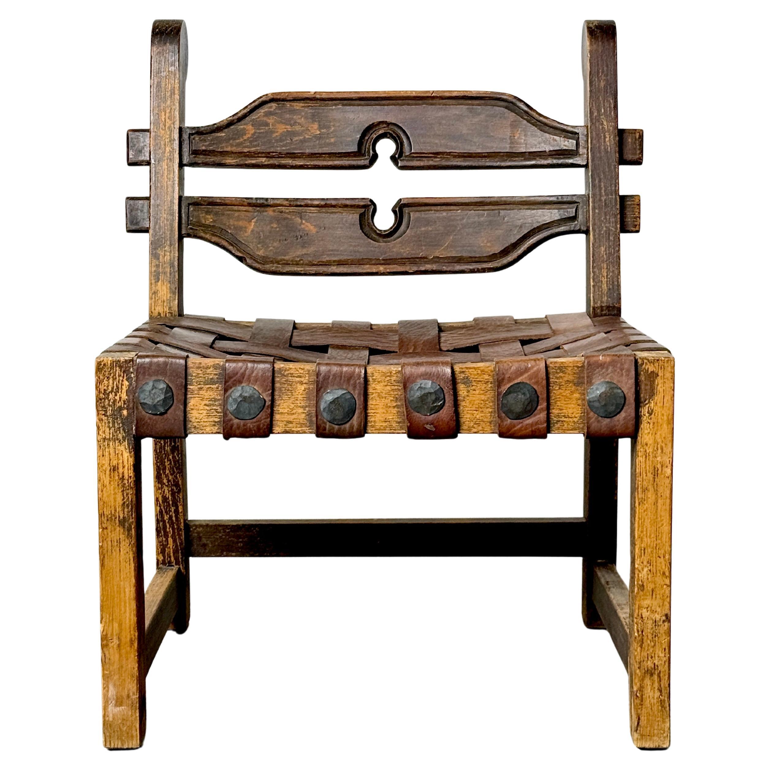 Sedia messicana di metà secolo in pelle intagliata a mano Spratling attribuita al 1960 in vendita