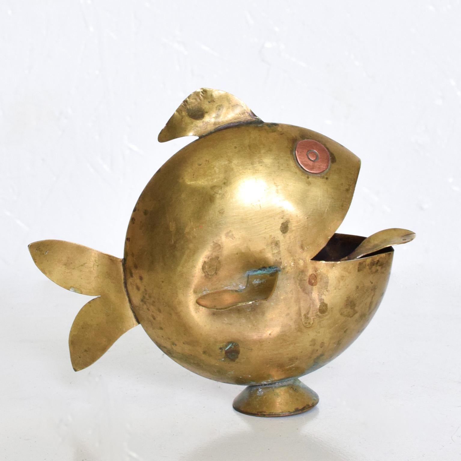 Midcentury Mexican Modernist Fish Brass Ashtray, Castillo Era 1