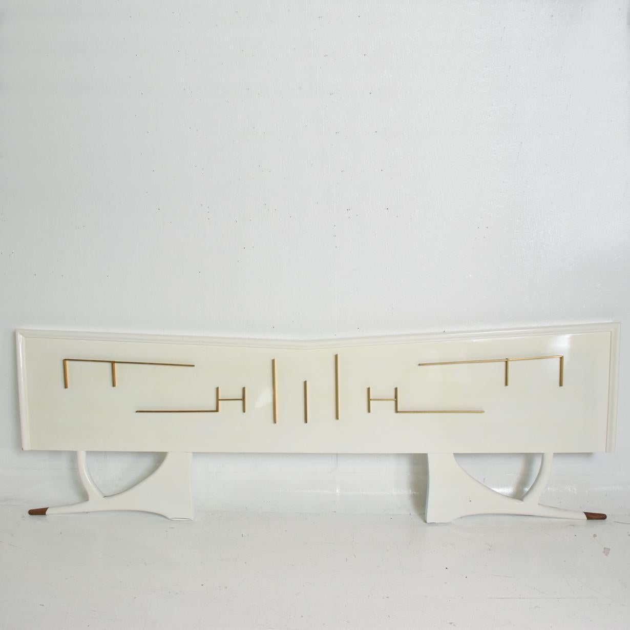 For your consideration, a midcentury Mexican modernist king size headboard attributed Frank Kyle.


Made in Mexico city, circa 1950s. Mahogany wood with brass accents. Painted in glossy off white color.


Unmarked. Sculptural shape. Will fit a