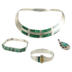 Ensemble de bijoux en argent et malachite du Mexique du milieu du siècle : Collier, Bracelets, Pendentif