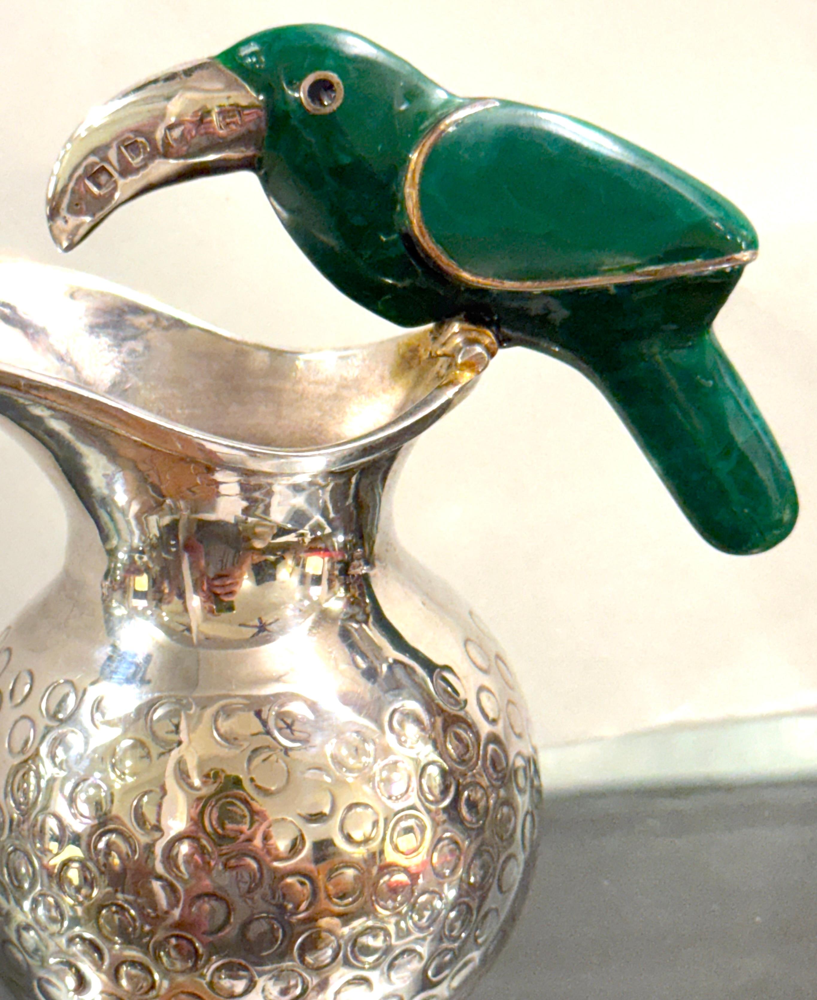 Mid-Century Mexican Silverplate & Malachite Parrot Pitcher, Style Los Castillo en Bueno estado para la venta en West Palm Beach, FL