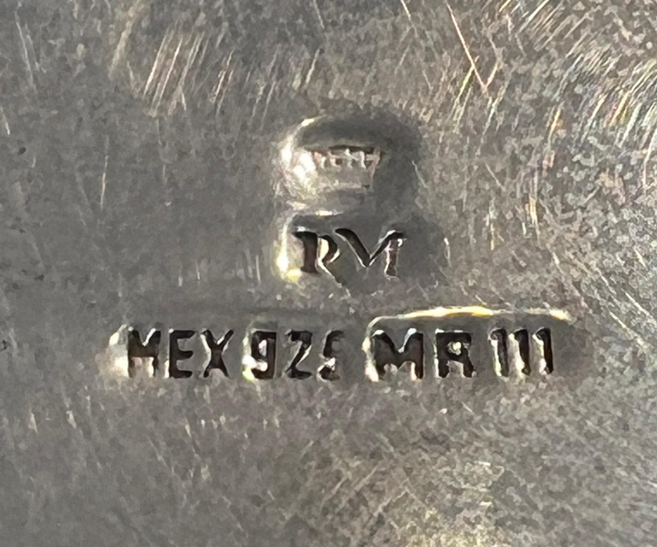 Théière à trois pieds en argent sterling du Mexique du milieu du siècle dernier en vente 4