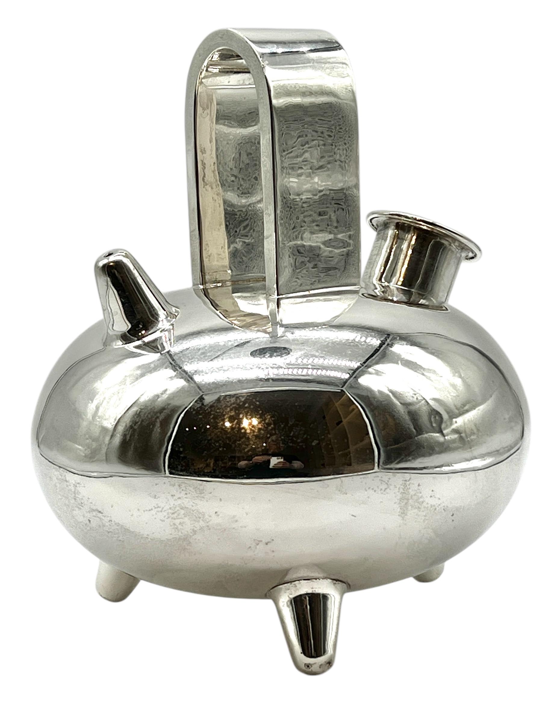 Fait main Théière à trois pieds en argent sterling du Mexique du milieu du siècle dernier en vente