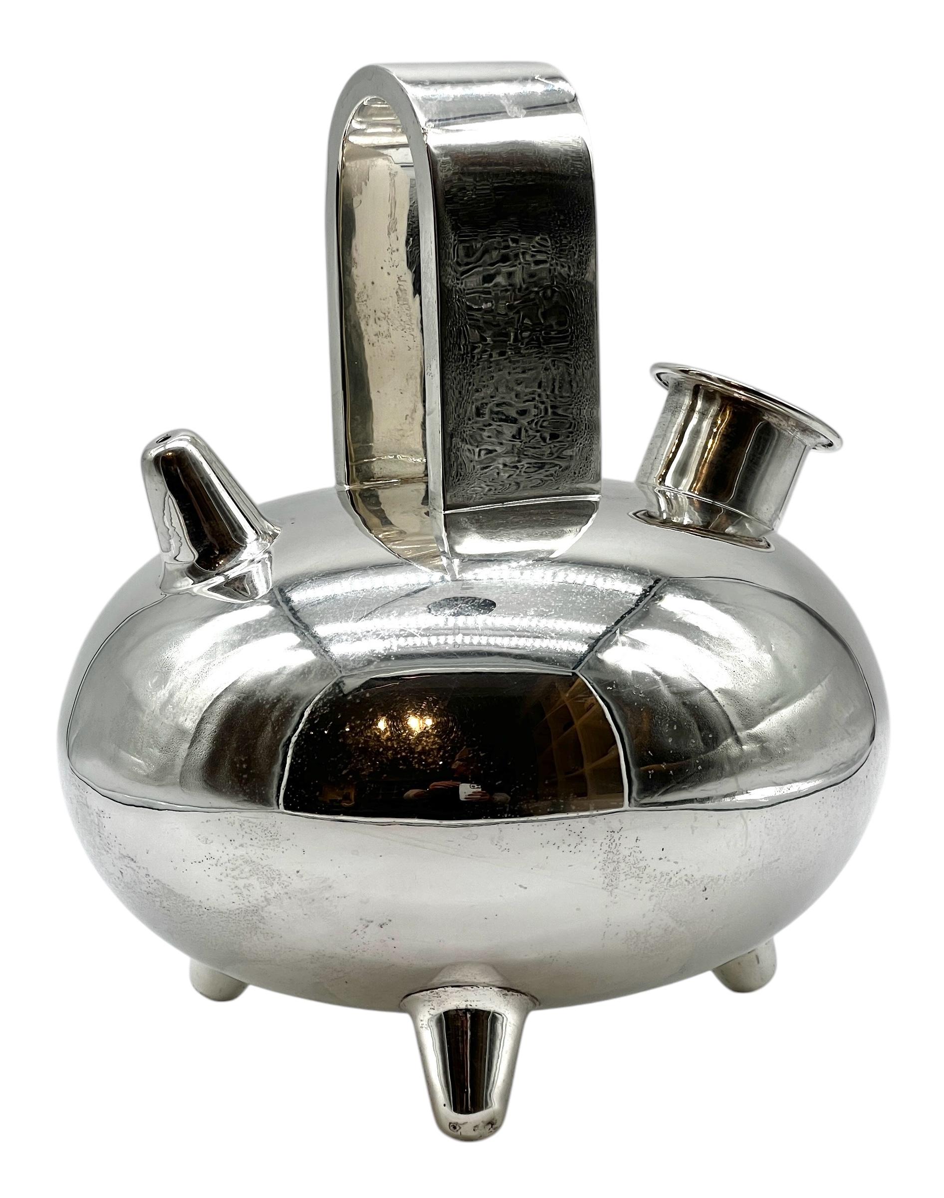 Théière à trois pieds en argent sterling du Mexique du milieu du siècle dernier Bon état - En vente à New York, NY