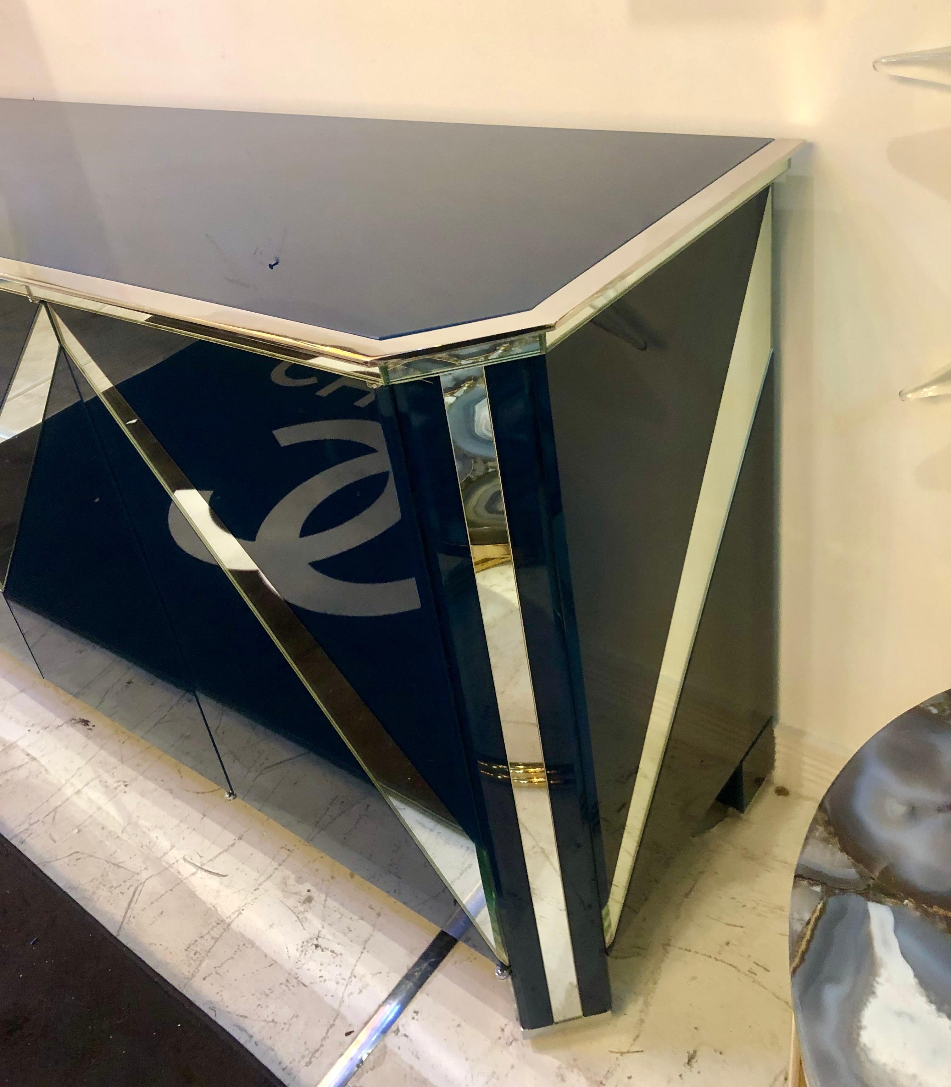 Mid-Century Midnight Blue Lacquer and Mirror Credenza For Sale 9
