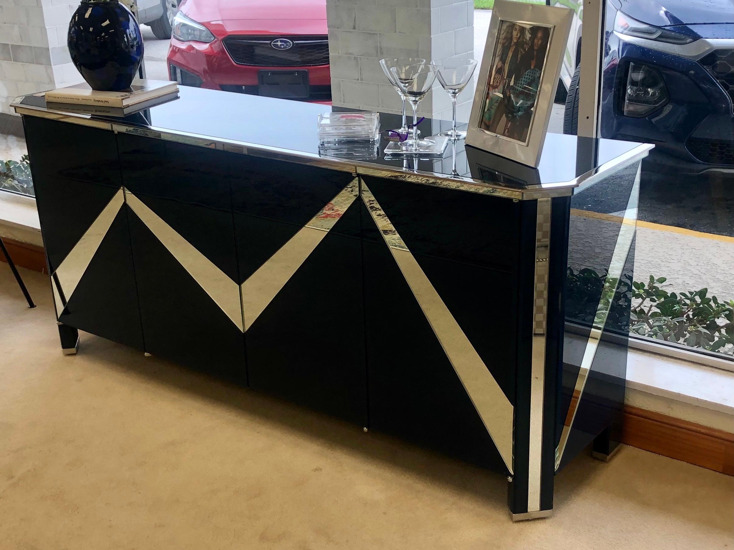 Mid-Century Midnight Blue Lacquer and Mirror Credenza For Sale 11