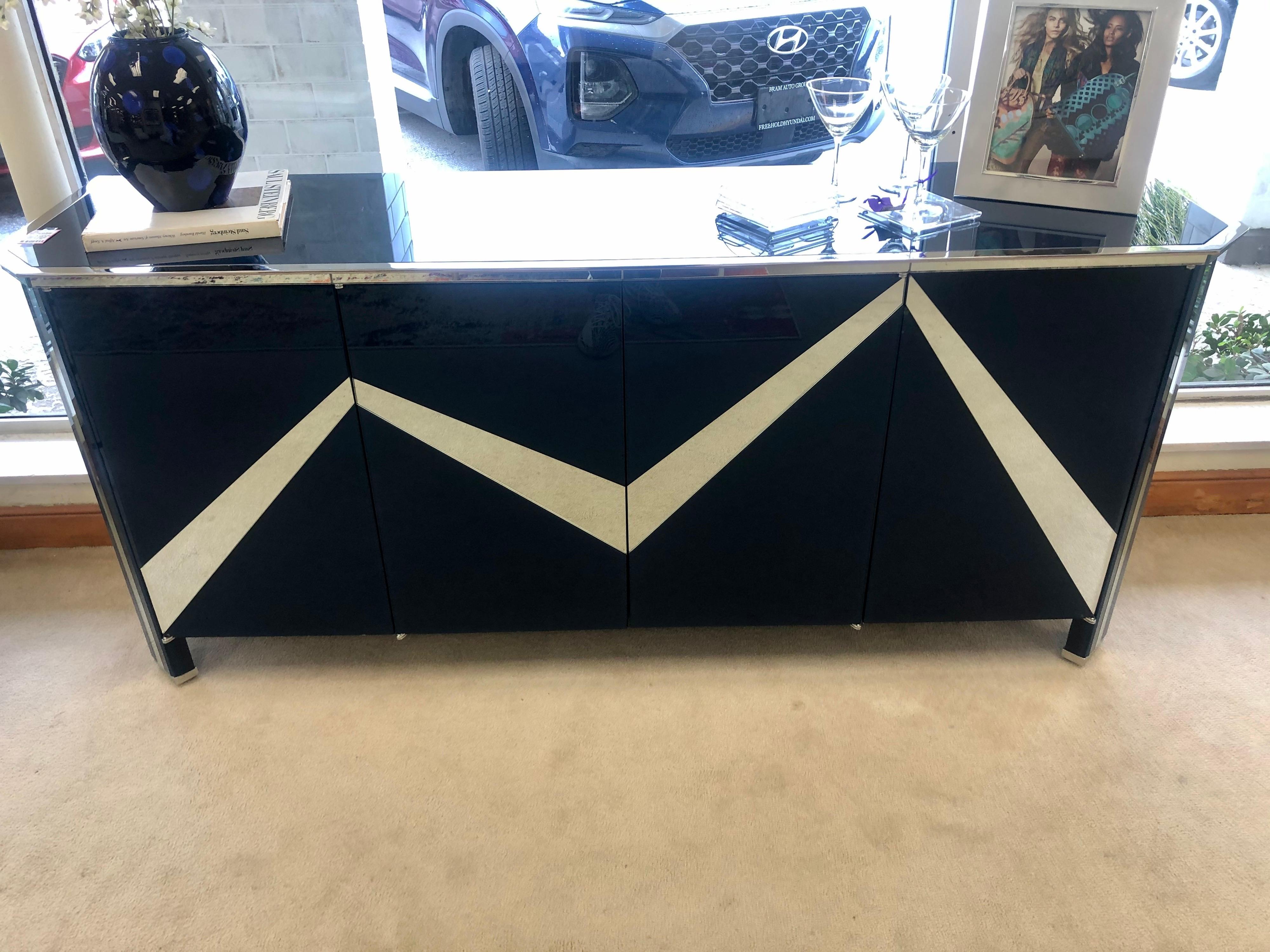 Mid-Century Midnight Blue Lacquer and Mirror Credenza For Sale 12