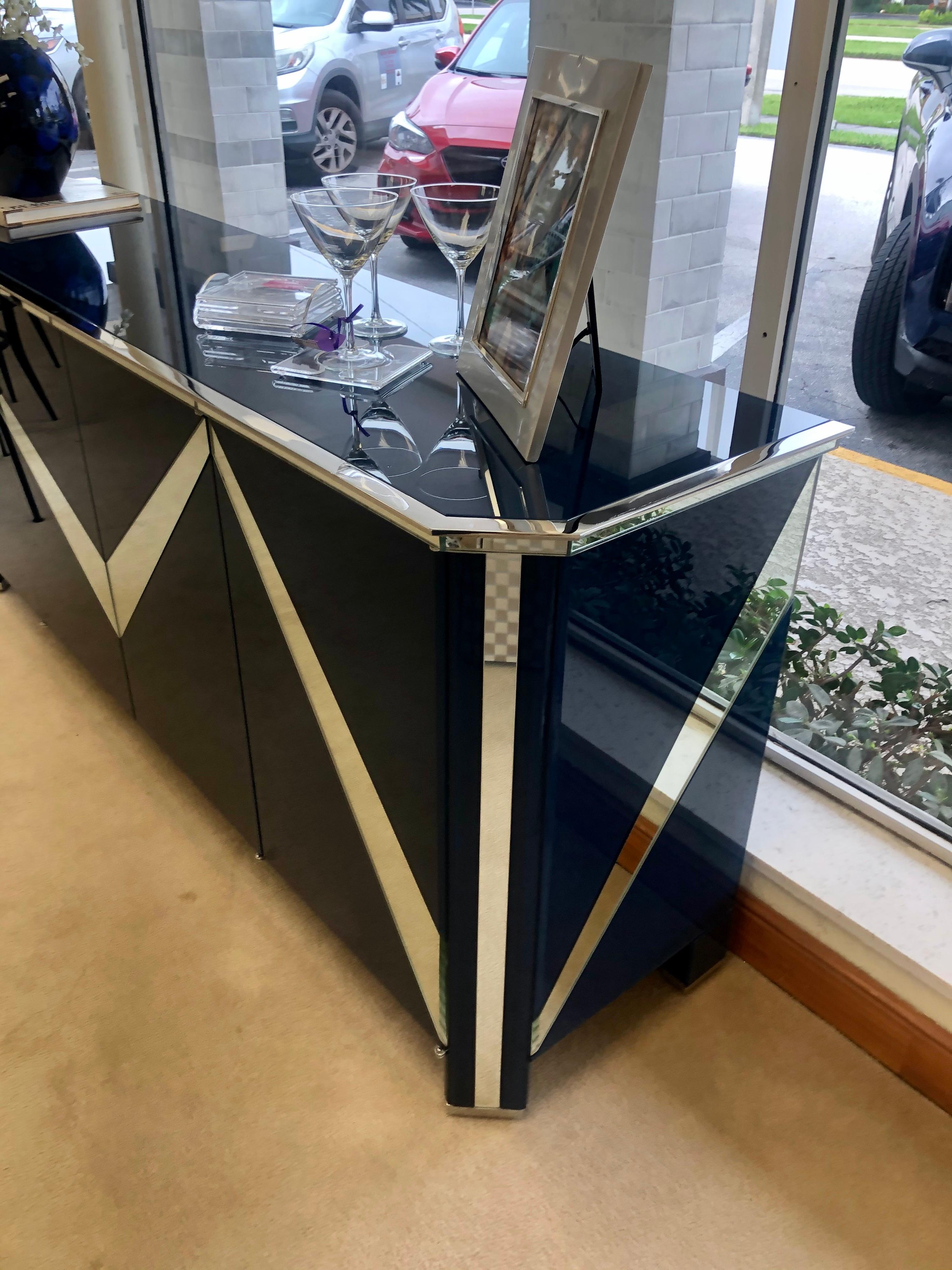 Mid-Century Midnight Blue Lacquer and Mirror Credenza For Sale 14