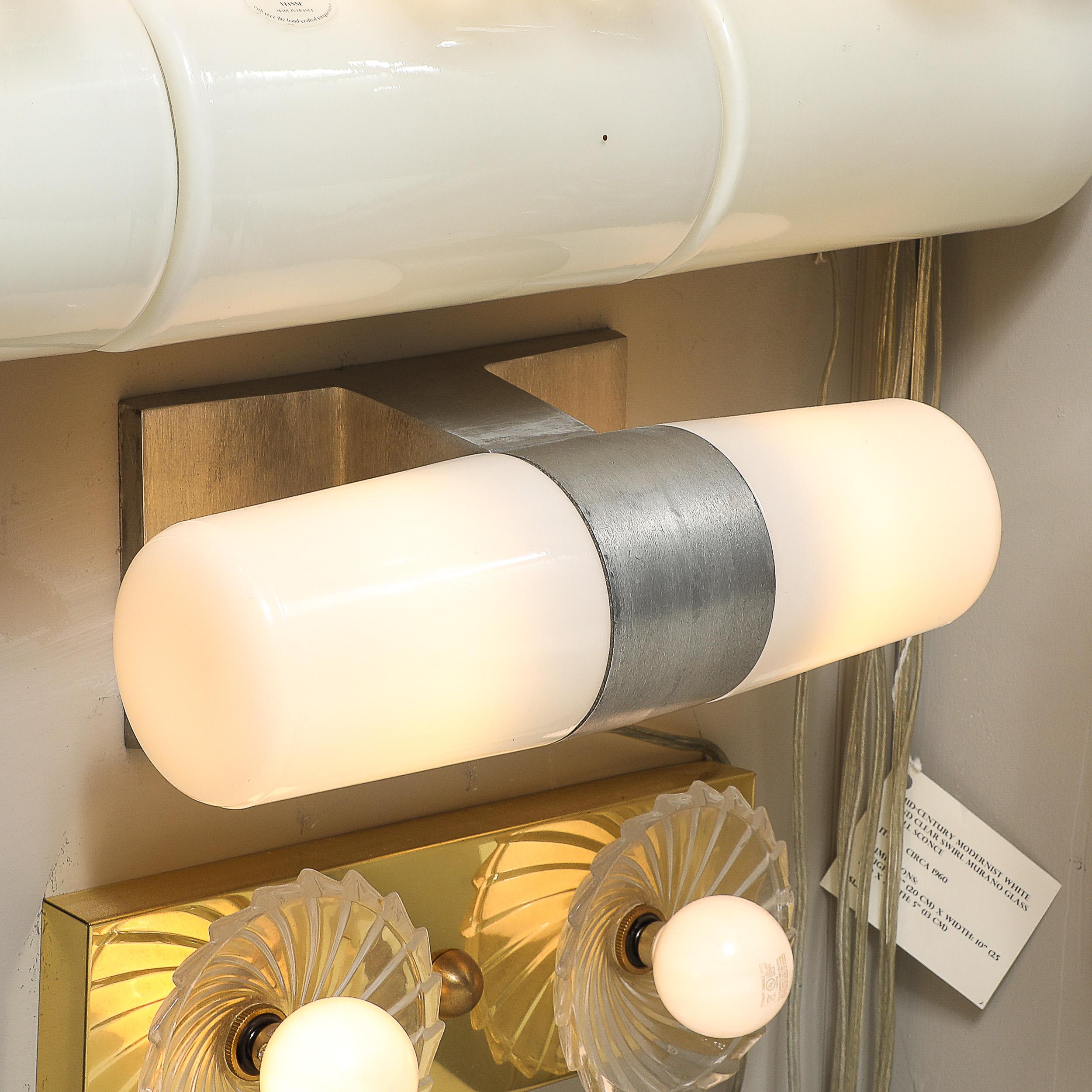 Lampe-lavabo cylindrique en verre au lait et aluminium brossé du milieu du siècle par Paul Mayen en vente 1