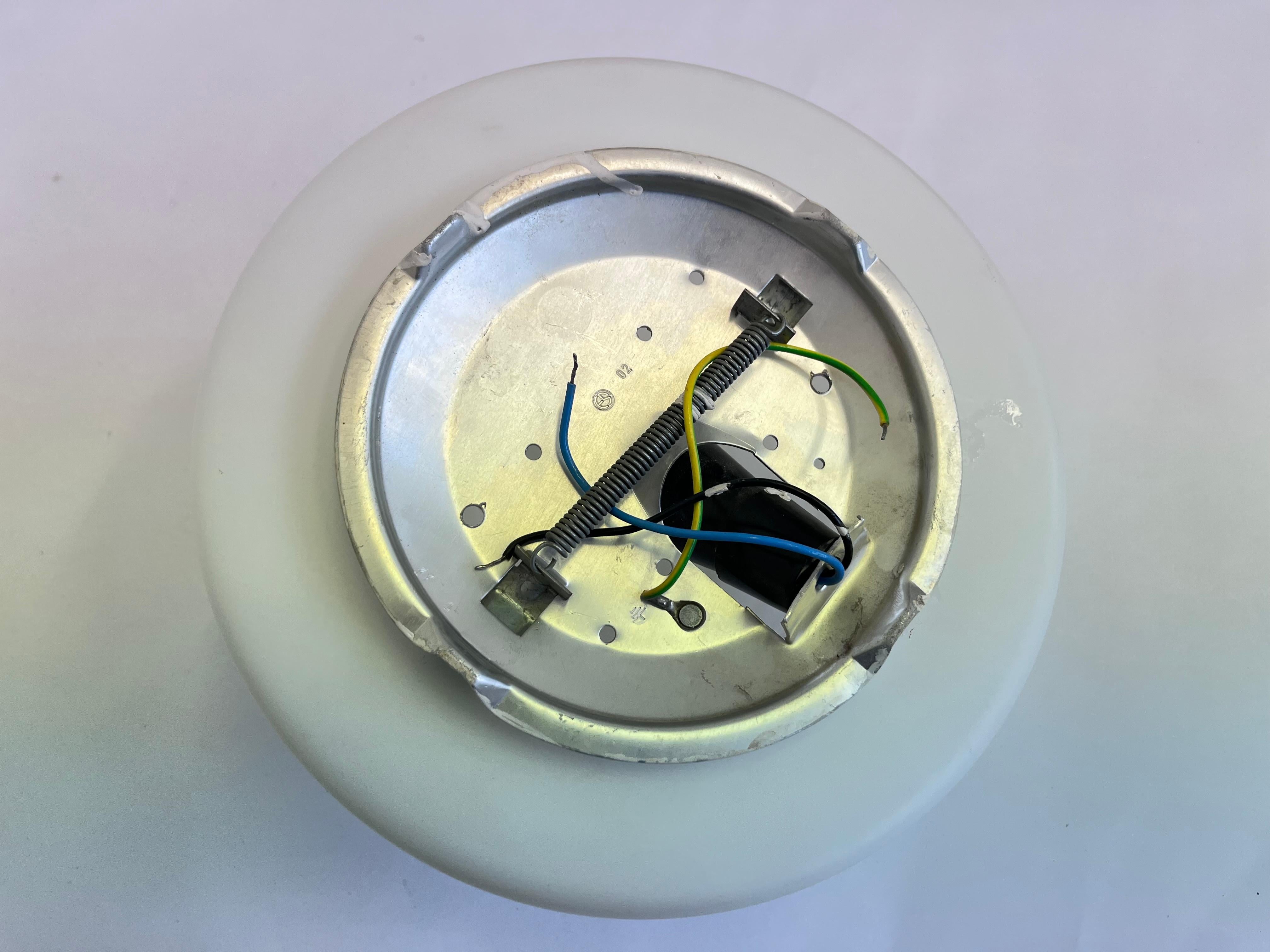 Lampada da incasso o da parete in vetro latte di metà secolo, Cecoslovacchia in vendita 2