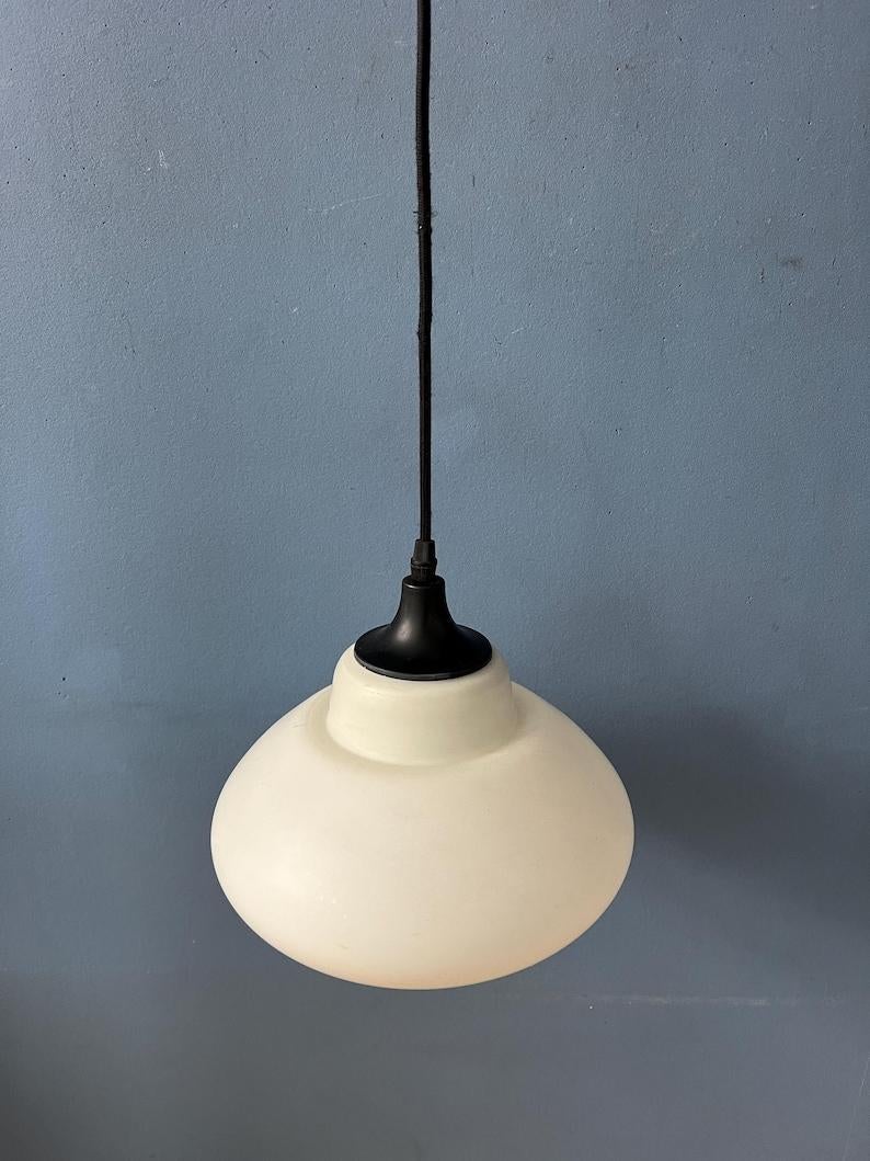 XX secolo Lampada a sospensione in vetro lattiginoso di metà secolo attribuita a Louis Kalff, anni '70 in vendita