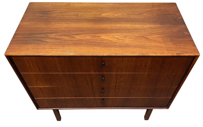 Mid-Century Milo Baughman 4 drawer walnut dresser for Glenn of California. Walnut finish clean inside and out. Black knobs very stunning wood grain that flows through the front drawers. Sits on 4 straight solid walnut legs. Located in Brooklyn NYC.