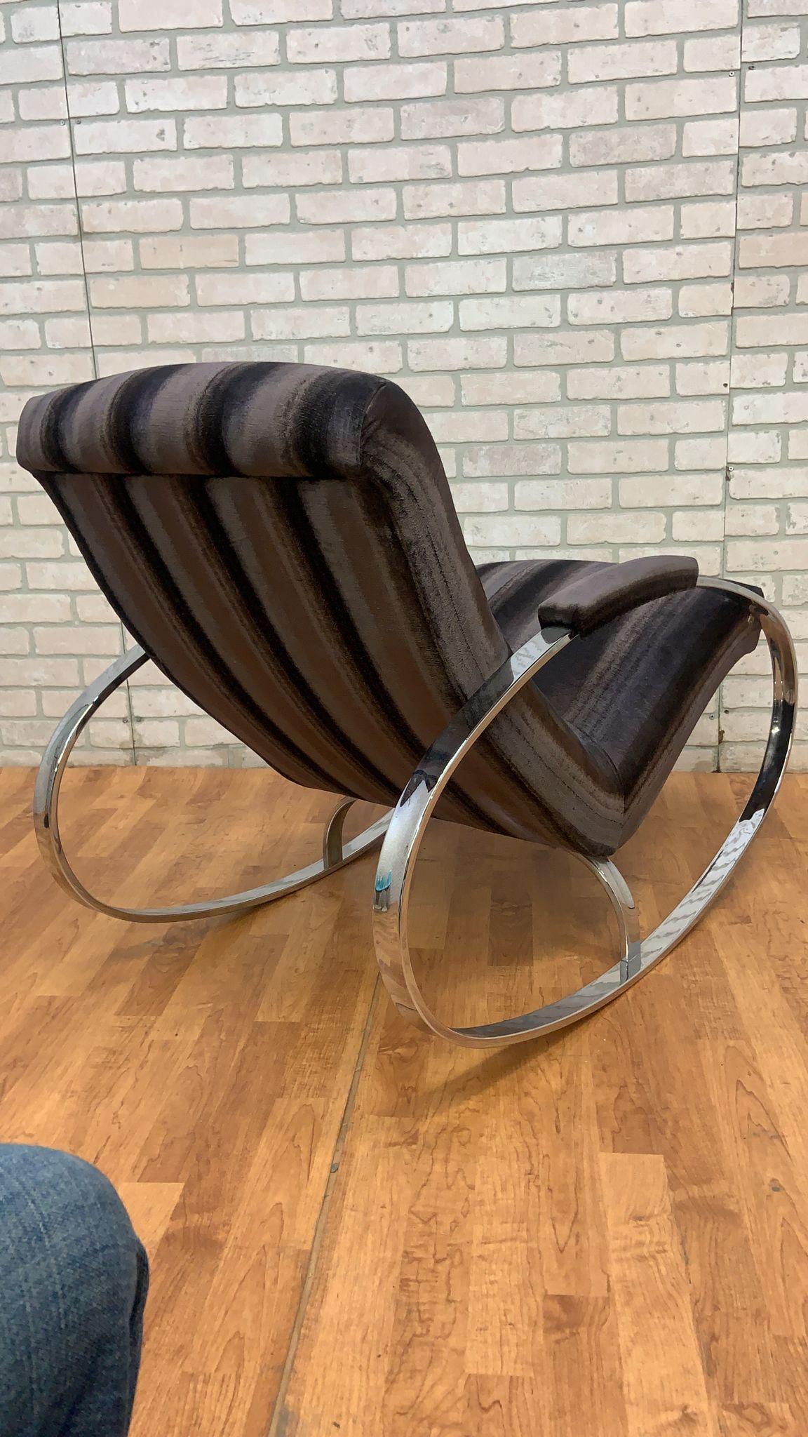Midcentury Milo Baughman Chrome Flat Bar Oval Rocking Chair Newly Upholstered In Good Condition For Sale In Chicago, IL