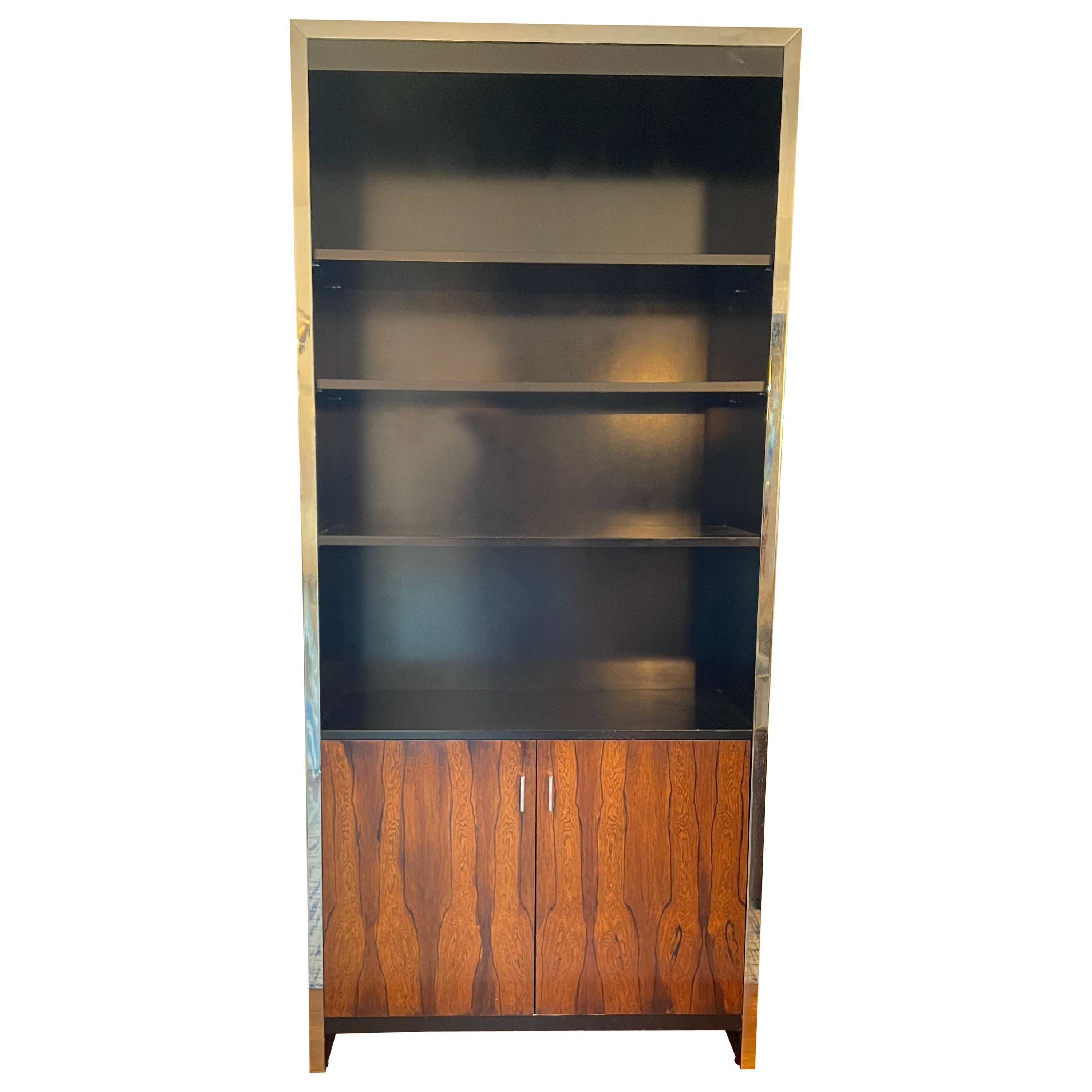 Bibliothèque à cadre chromé en bois de rose de Milo Baughman pour John Stuart du milieu du siècle dernier en vente