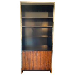 Bibliothèque à cadre chromé en bois de rose de Milo Baughman pour John Stuart du milieu du siècle dernier