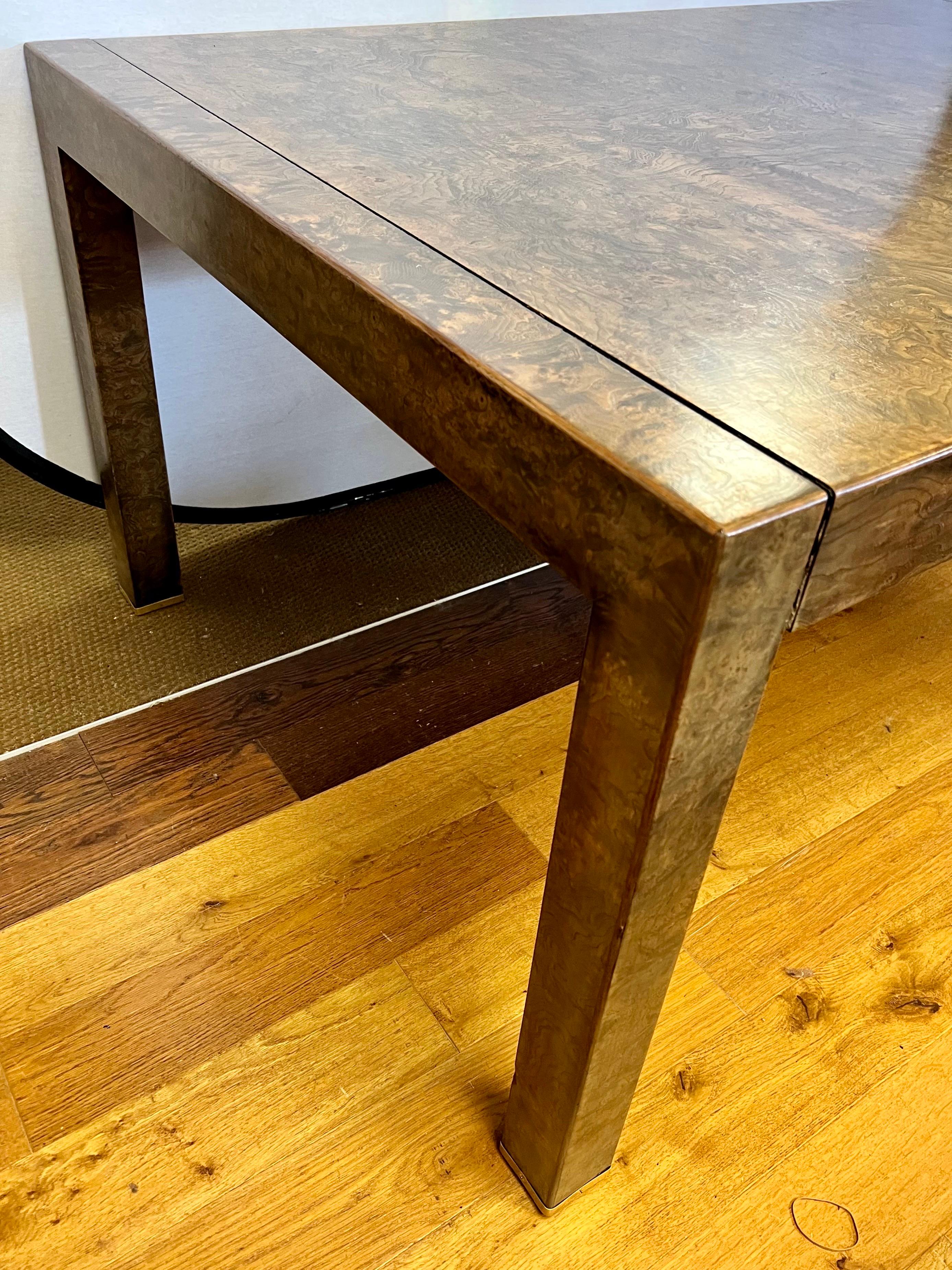 Mid Century John Widdicomb Burl Wood Parsons Dining Table In Good Condition In West Hartford, CT