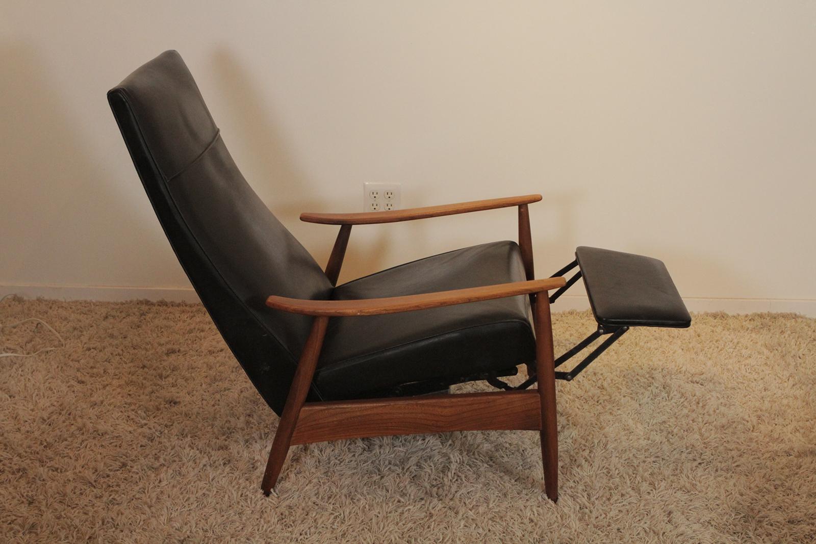 American Mid-Century Milo Baughman for Thayer Coggin Recliner-1968 with Black Vinyl
